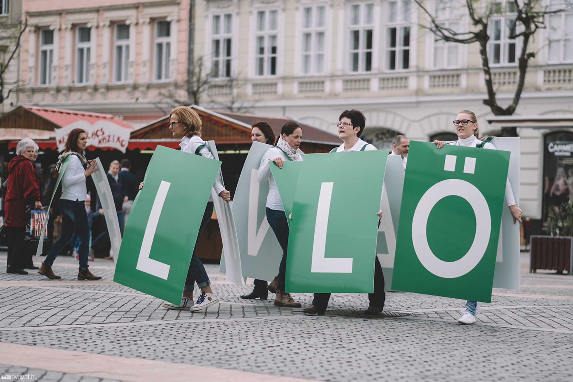 Távhő flashmob a Fő téren