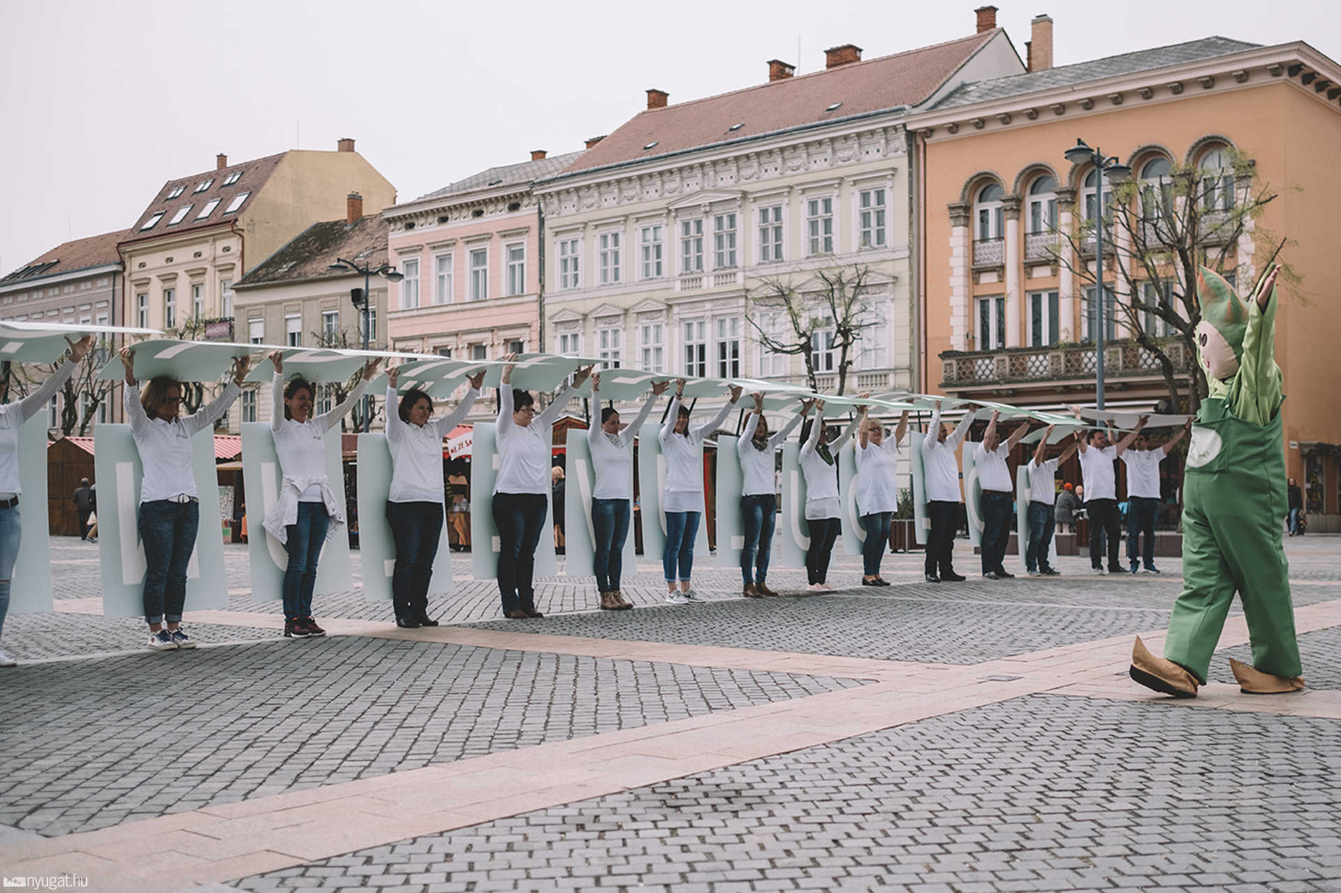 Távhő flashmob a Fő téren