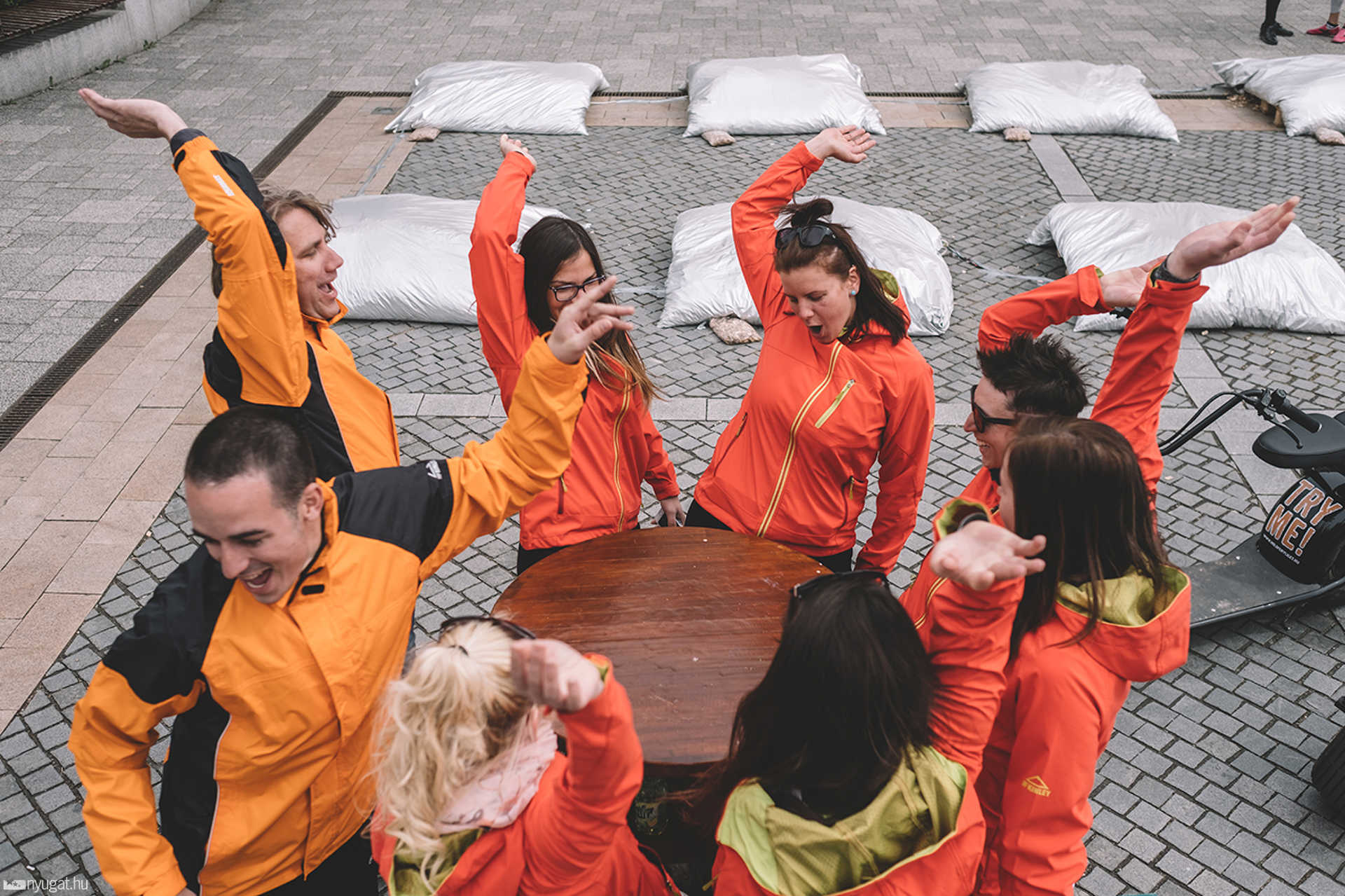 Távhő flashmob a Fő téren