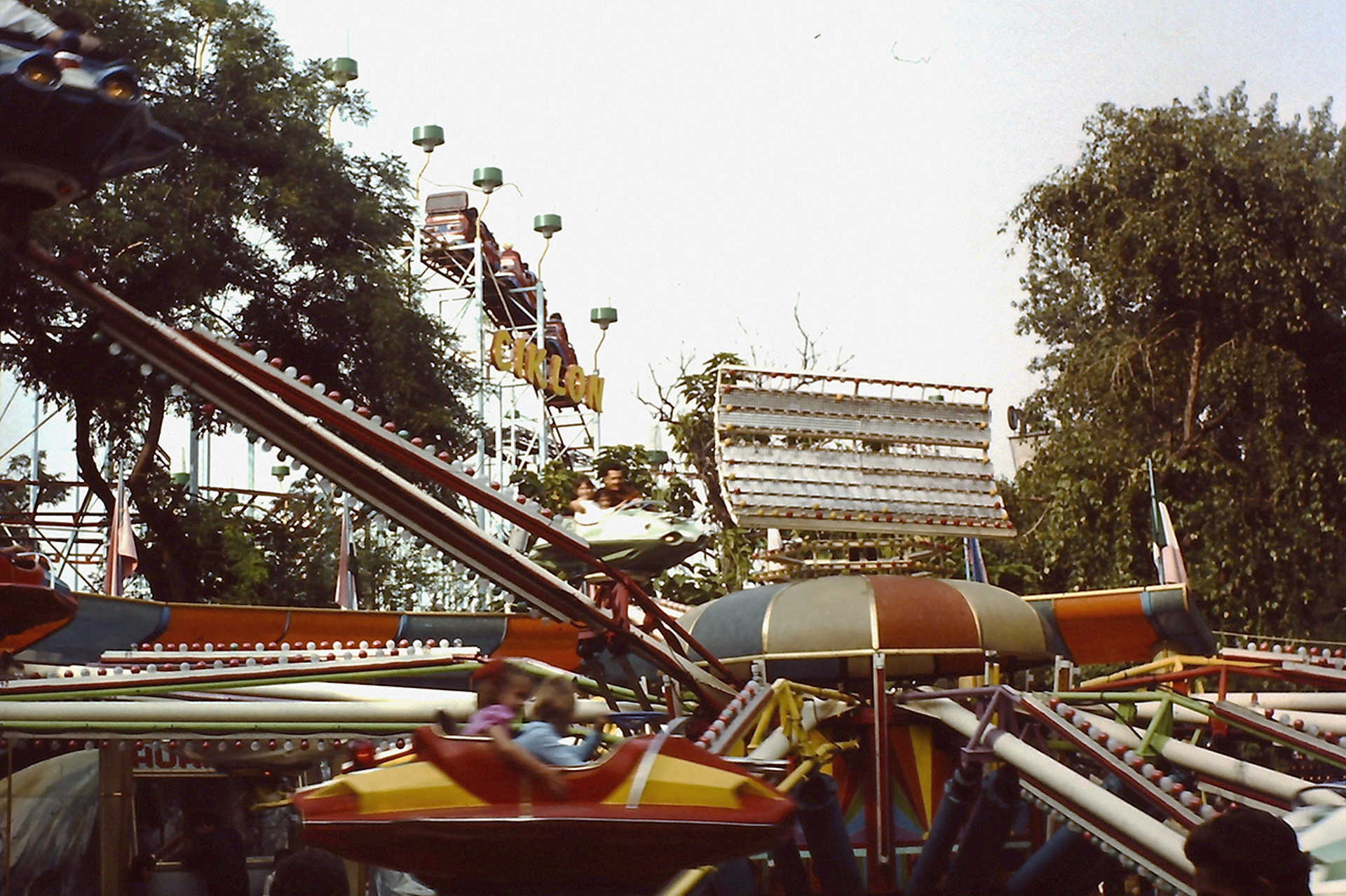 Vidámpark, 1975.