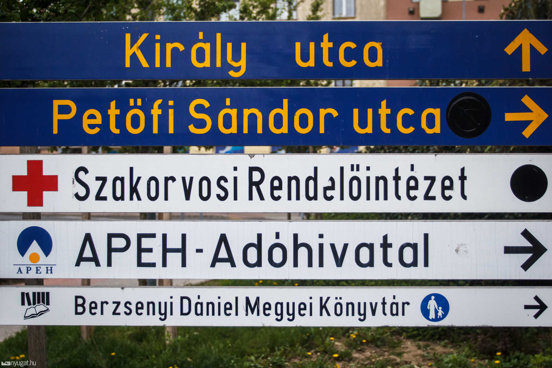 Útbaigazító táblák