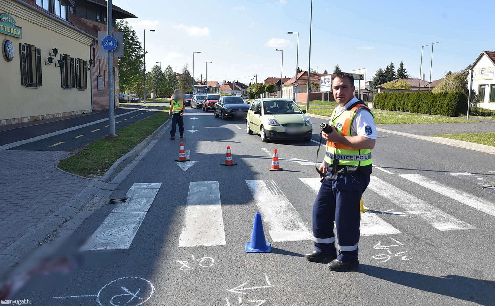Lendületből akart áttekerni a zebrán, súlyosan megsérült a kerékpáros