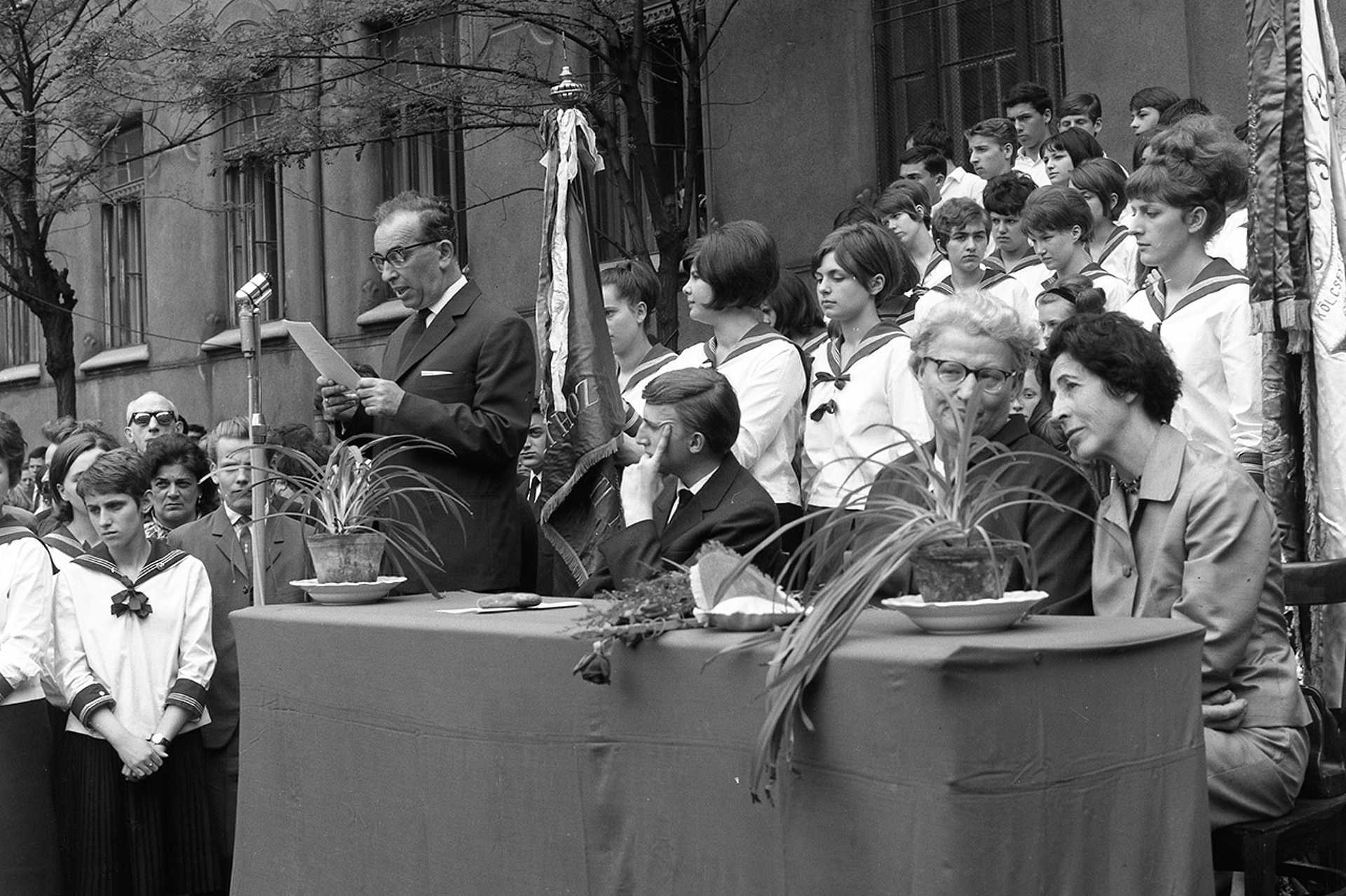 A Kölcsey Ferenc Gimnázium ballagása, 1966.