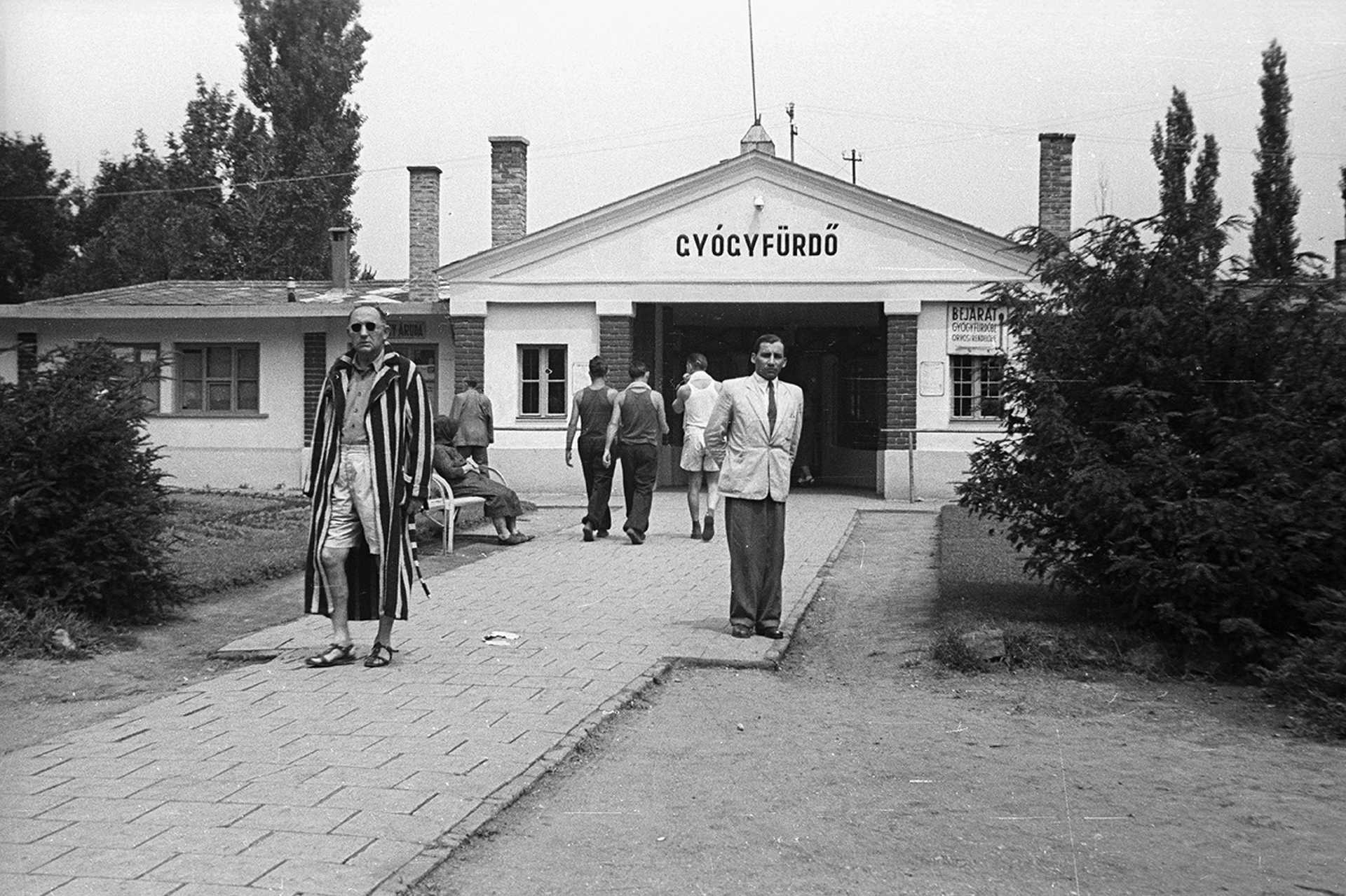 Hajdúszoboszlói gyógyfürdő bejárat, 1953.
