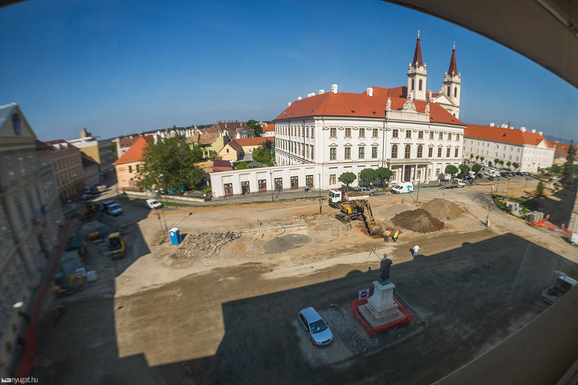 Berzsenyi téri felújítás