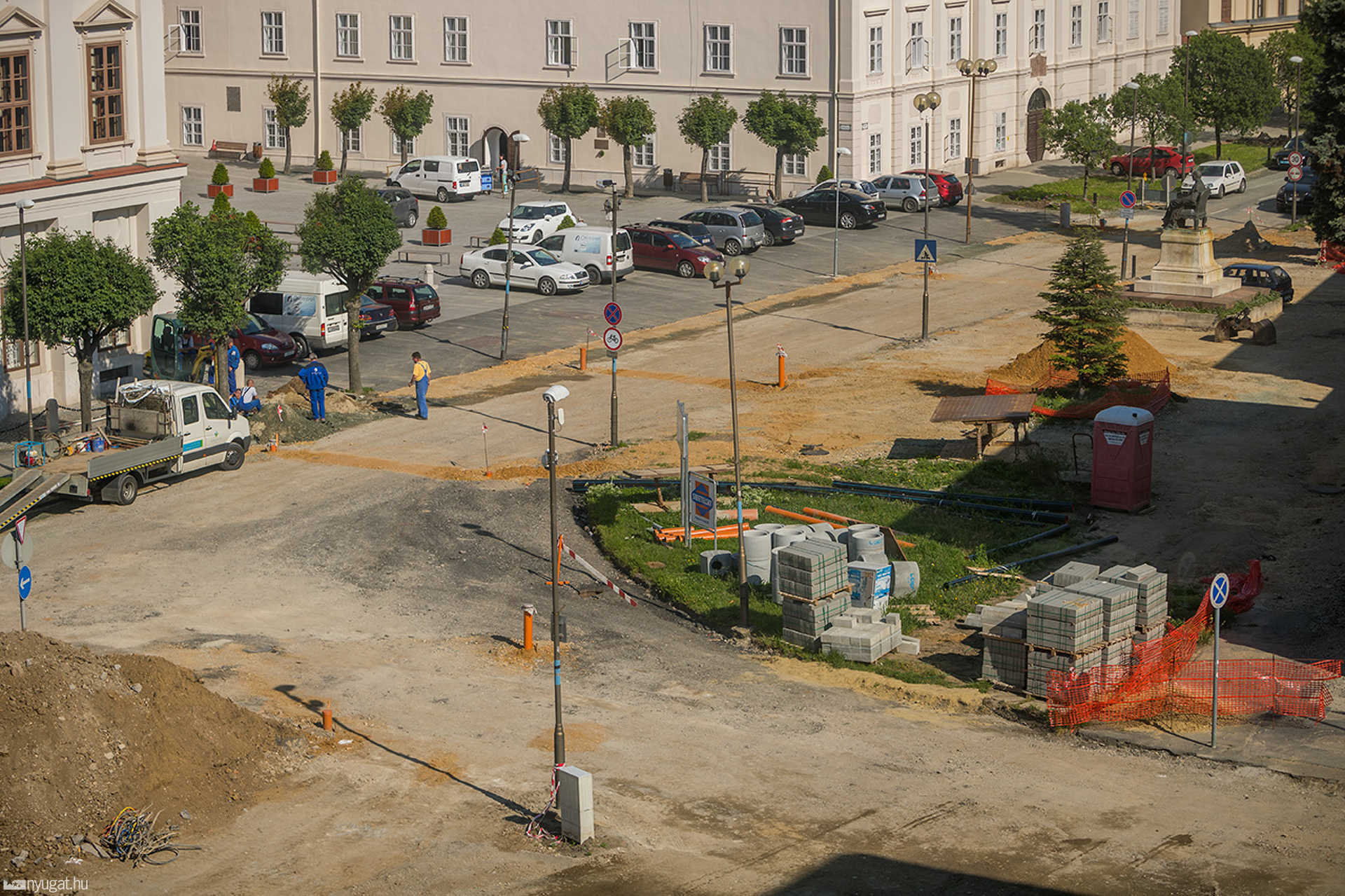 Berzsenyi téri felújítás