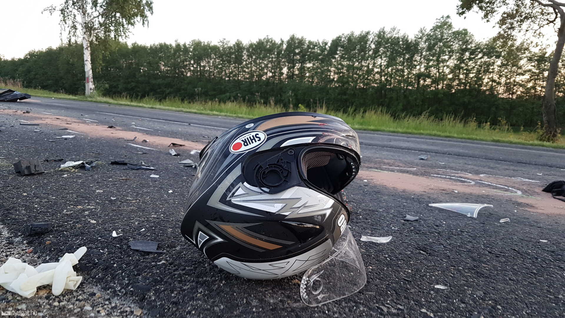 Seat tarolta le a motoros párt a Lukácsházi Víztározónál – egyikük meghalt