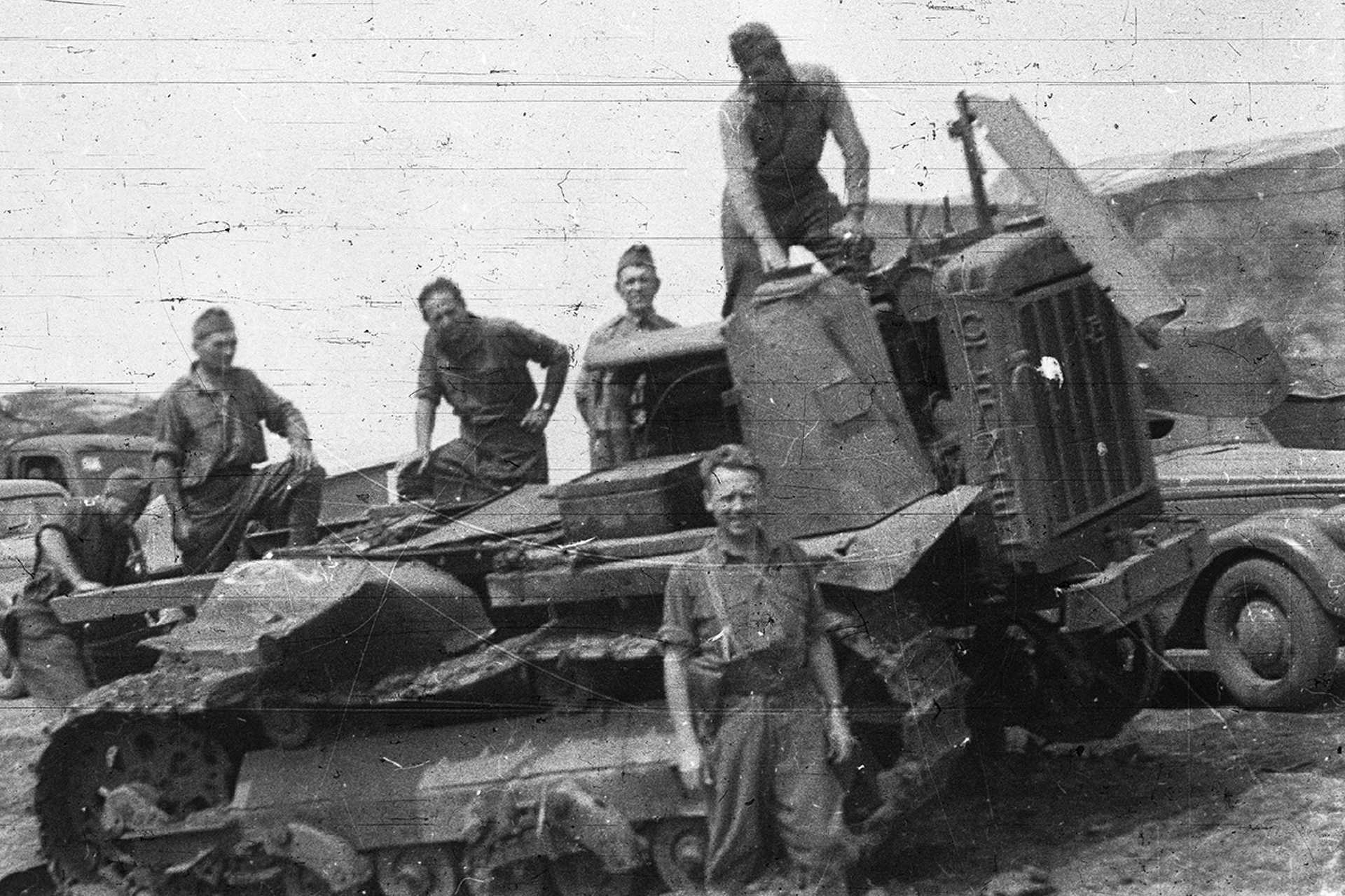Szovjet gyártmányú S-65 Sztalinyec traktor roncsa, 1942.