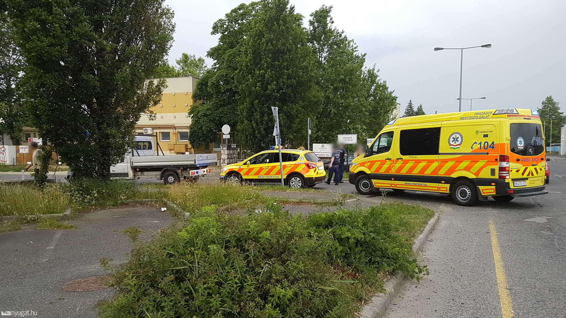 Fékezés nélkül hajtott Audi oldalába egy kisteherautó