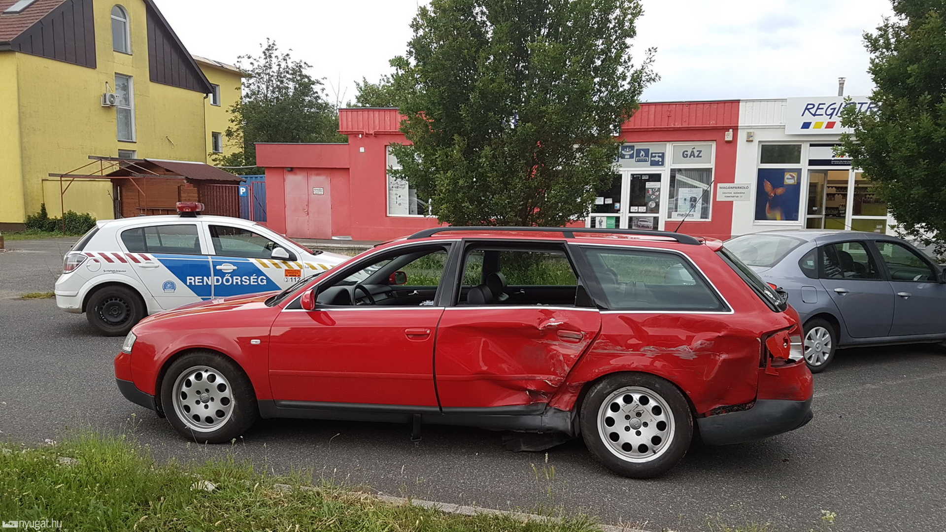 Fékezés nélkül hajtott Audi oldalába egy kisteherautó