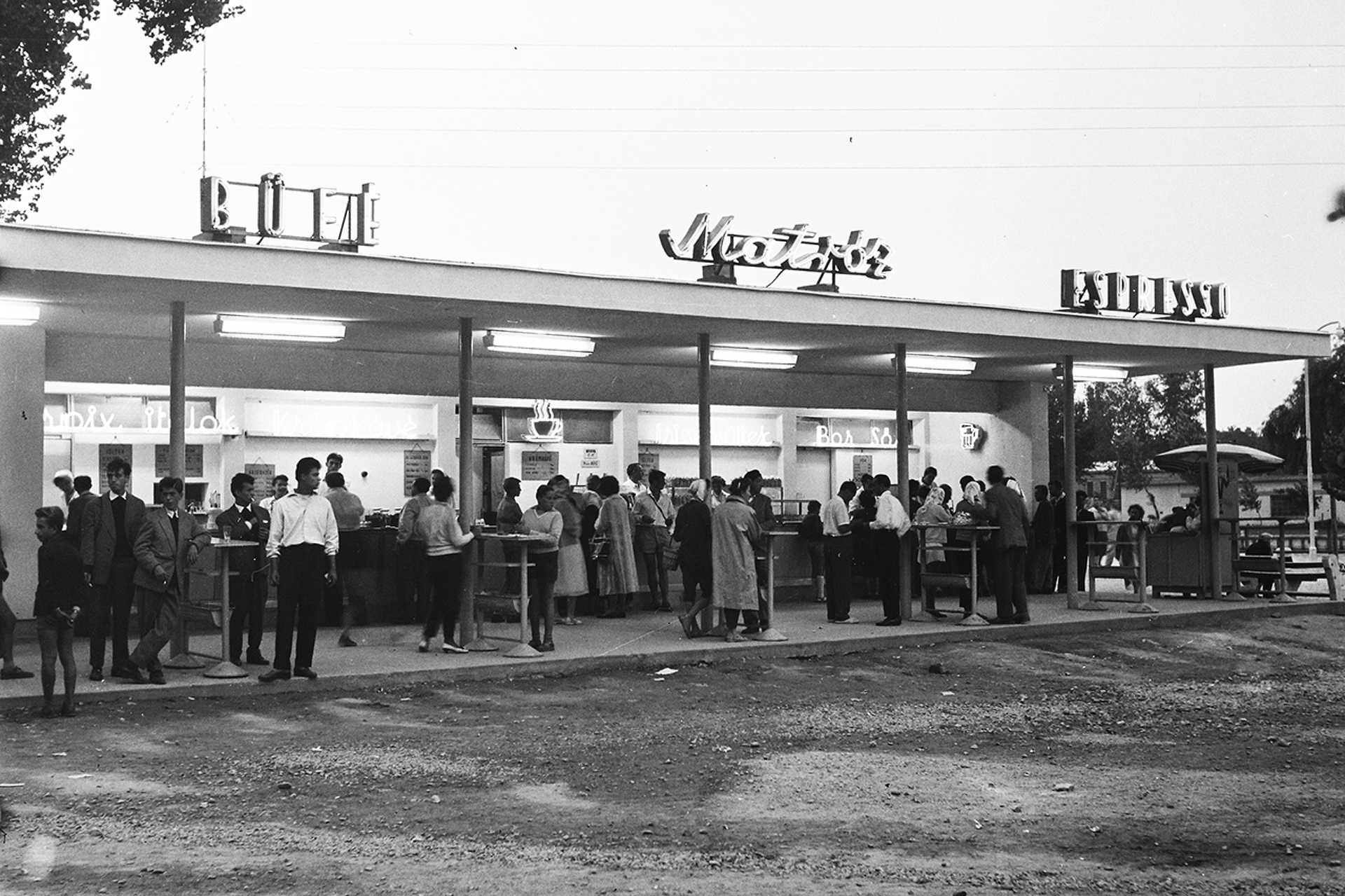Matróz büfé a hajóállomásnál, 1959.