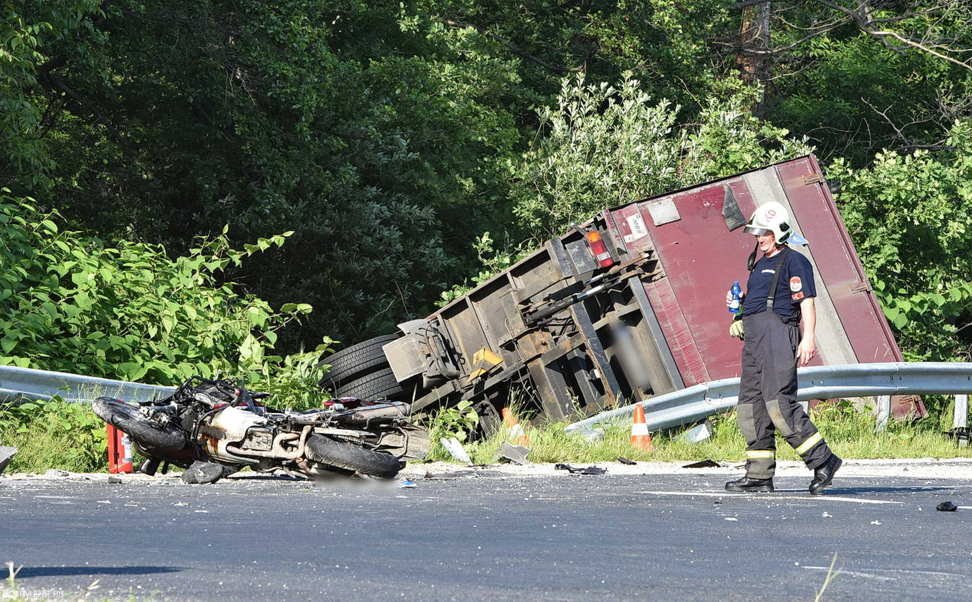 Osztrák motoros hajtott áruszállító elé a 8-ason