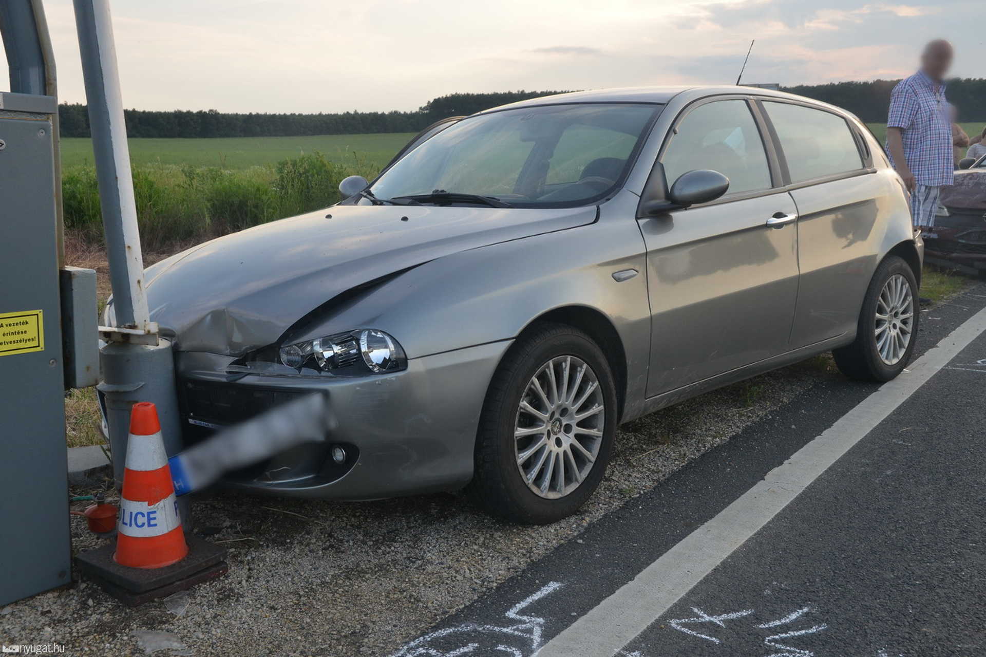 Volkswagen tolta a kocsisort a sínekre a 88-as főúton