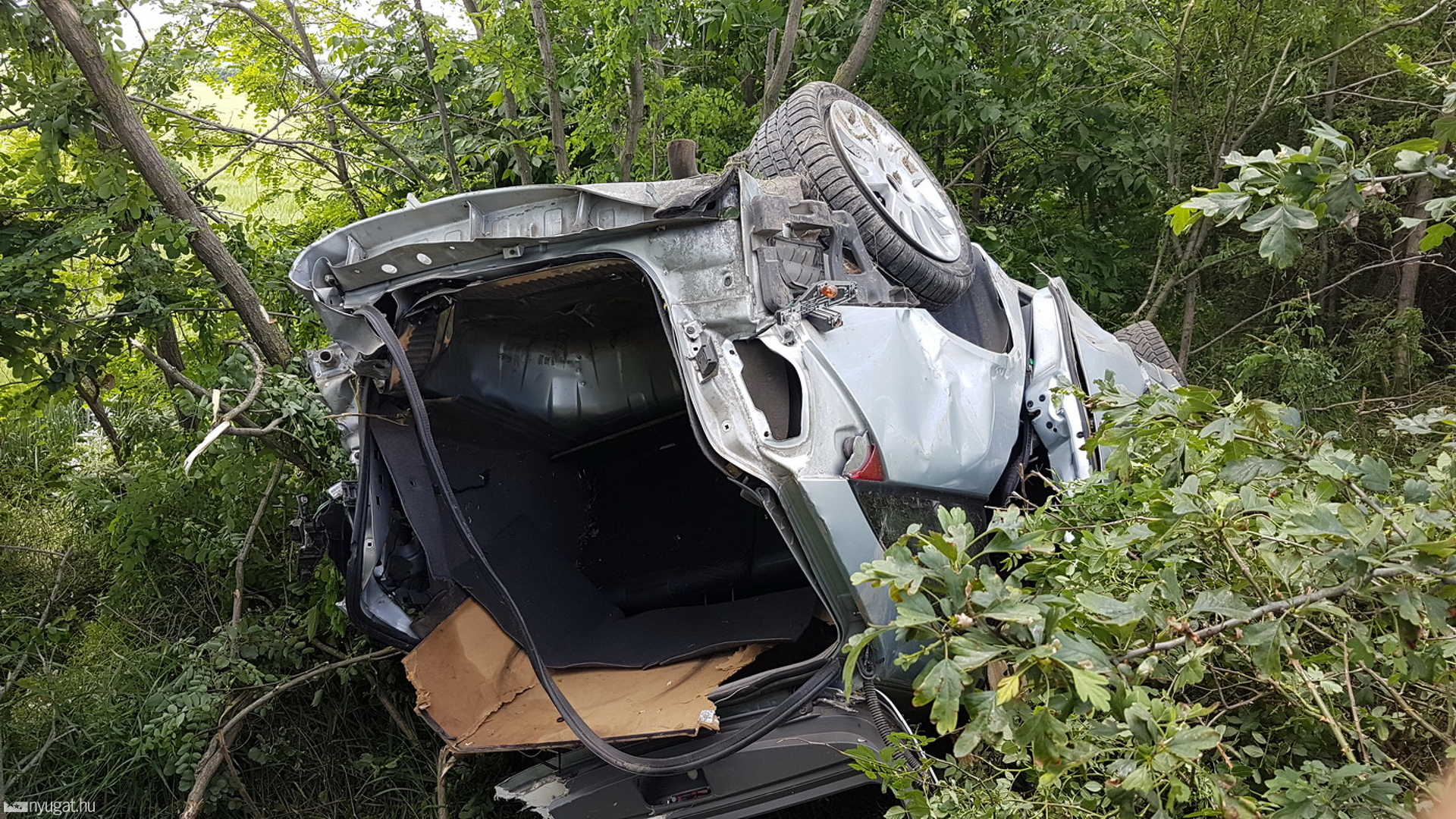 Fél órája vásárolt Renault Lagunát tört totálkárosra egy férfi a 86-oson