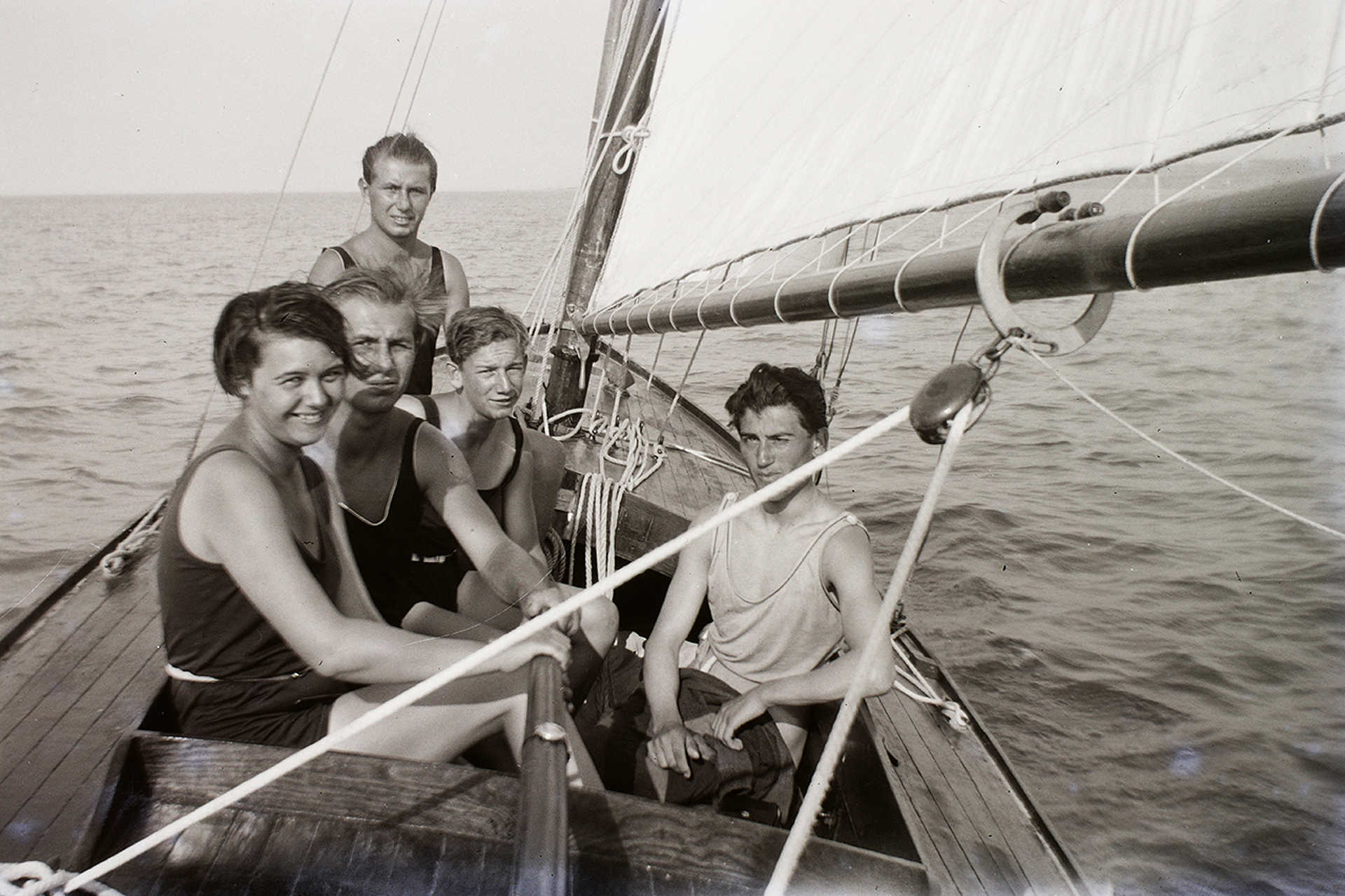 Csoportkép egy vitorláson, 1935.