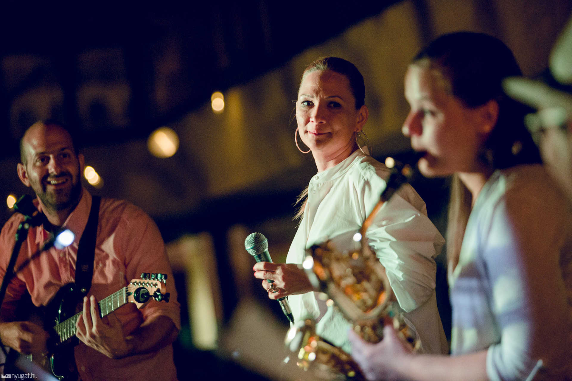 Tom Lumen és Béres Orsi quartett a zsinagógaudvaron