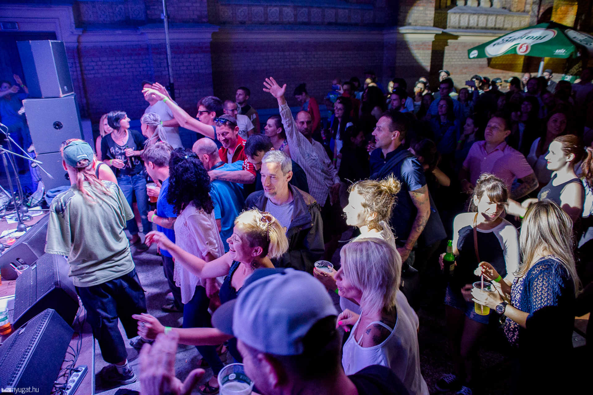 Tizenhét-koncert a zsinagógaudvaron