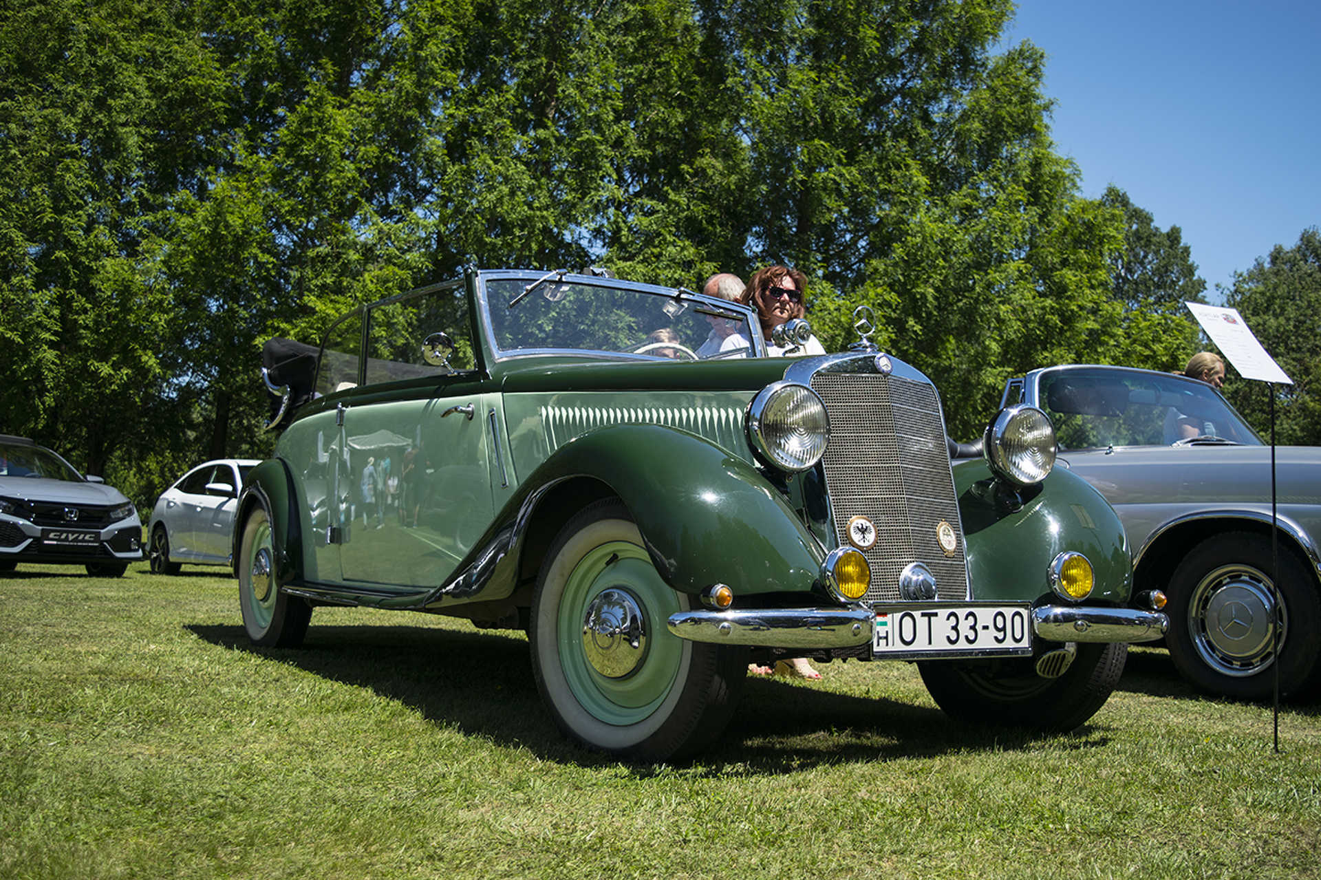 Lotus Retro Veteránautó Szépségverseny és Luxusautó kiállítás