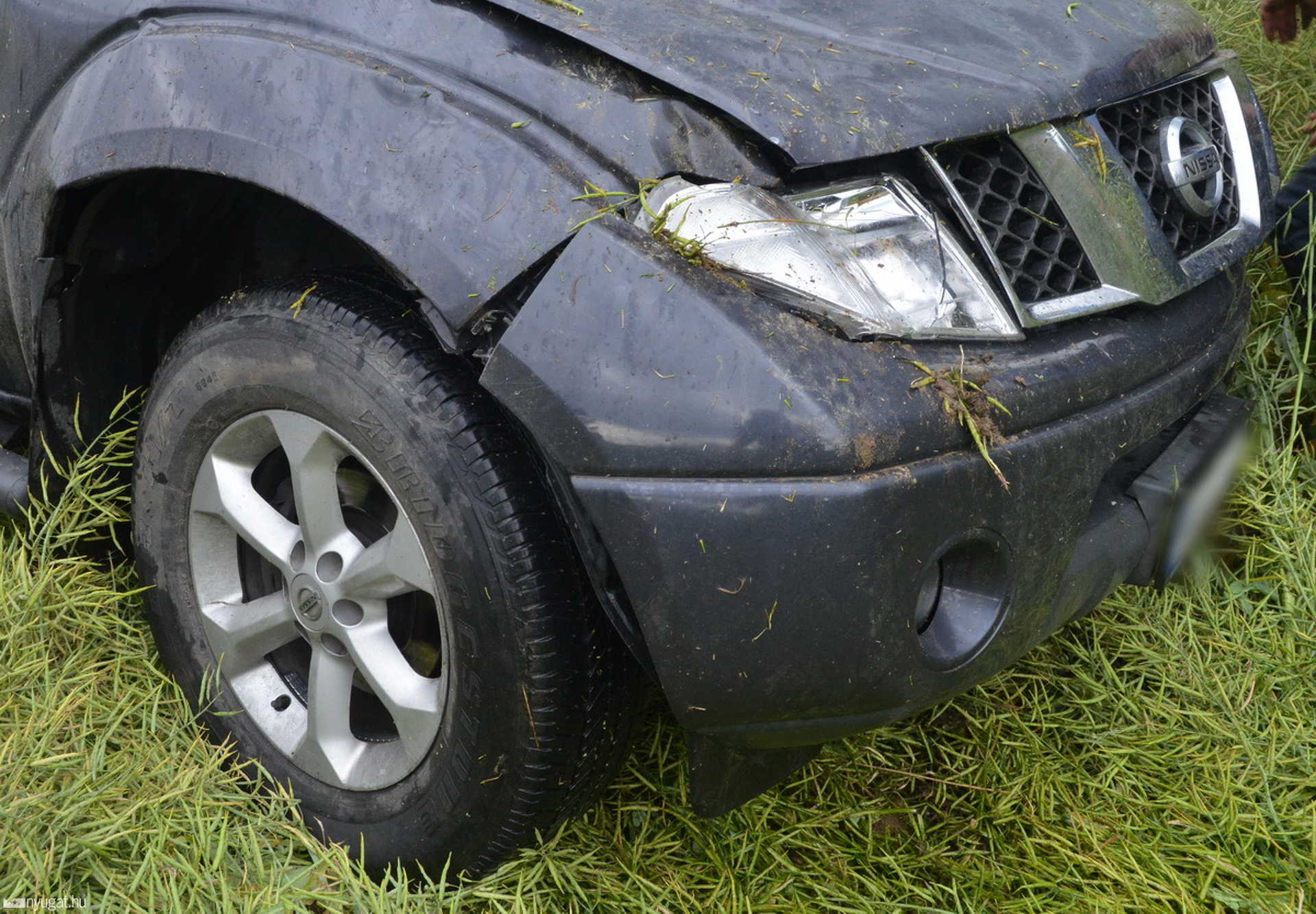 Repceföldre csapódott egy Nissan terepjáró Csepregnél