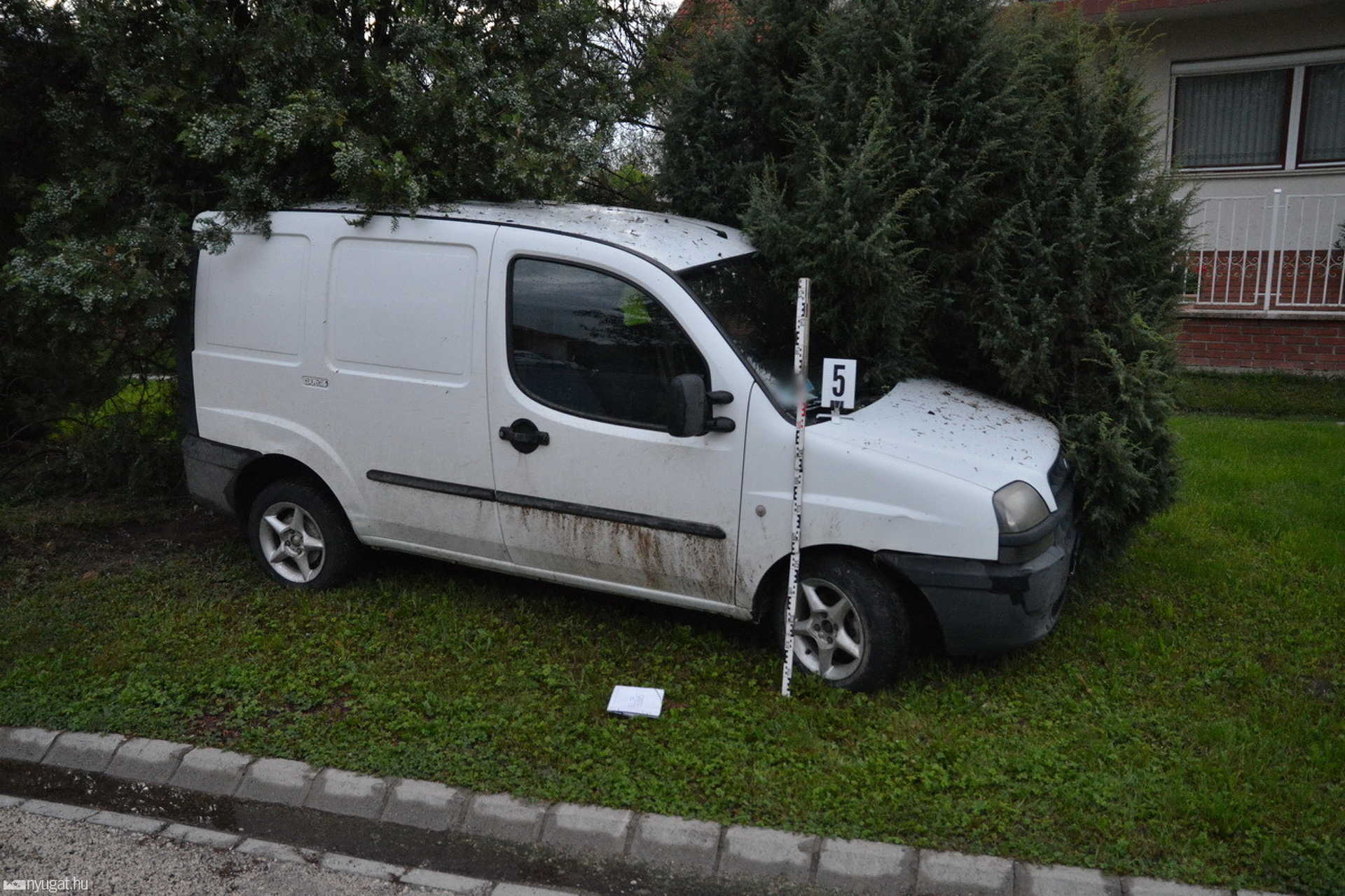 Elmebetegsége miatt megúszta a büntetést az ittasan, jogsi nélkül balesetet okozó férfi