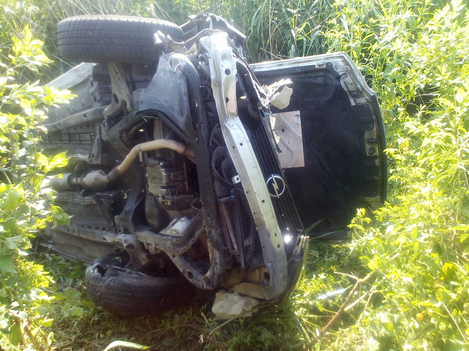 Patakmederbe repült egy Opel Bozsok közelében
