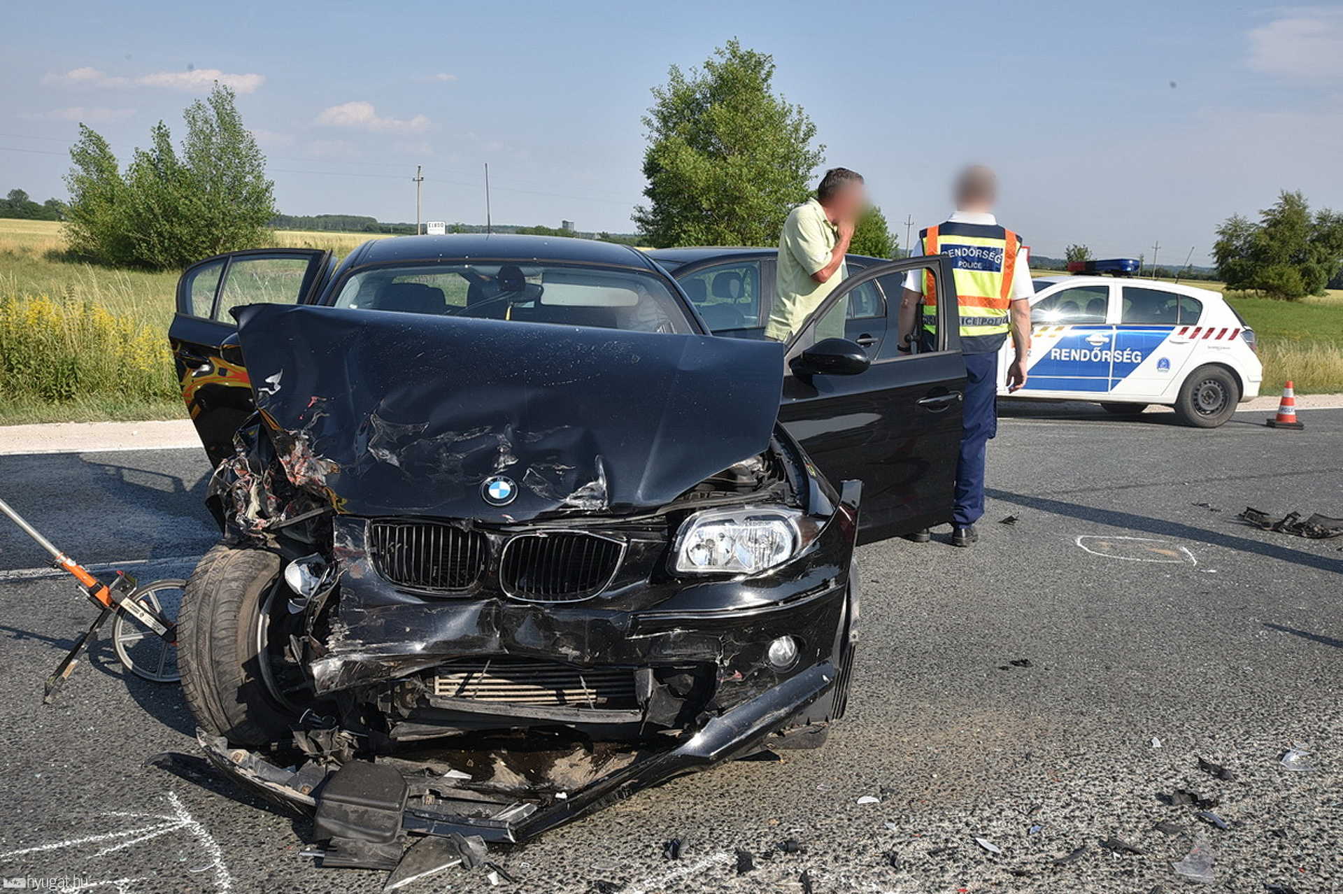 Öten sérültek a 84-esen, Audi kanyarodott BMW elé