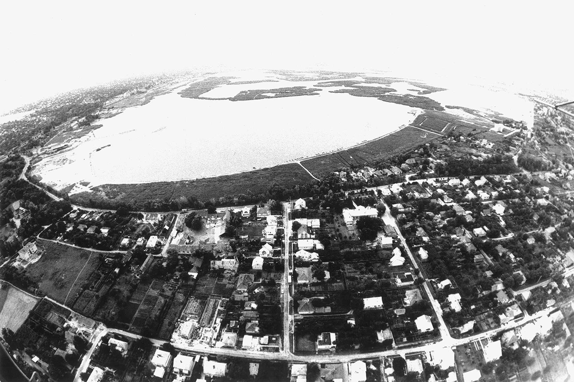 Légifotó, előtérben Velence, 1980.