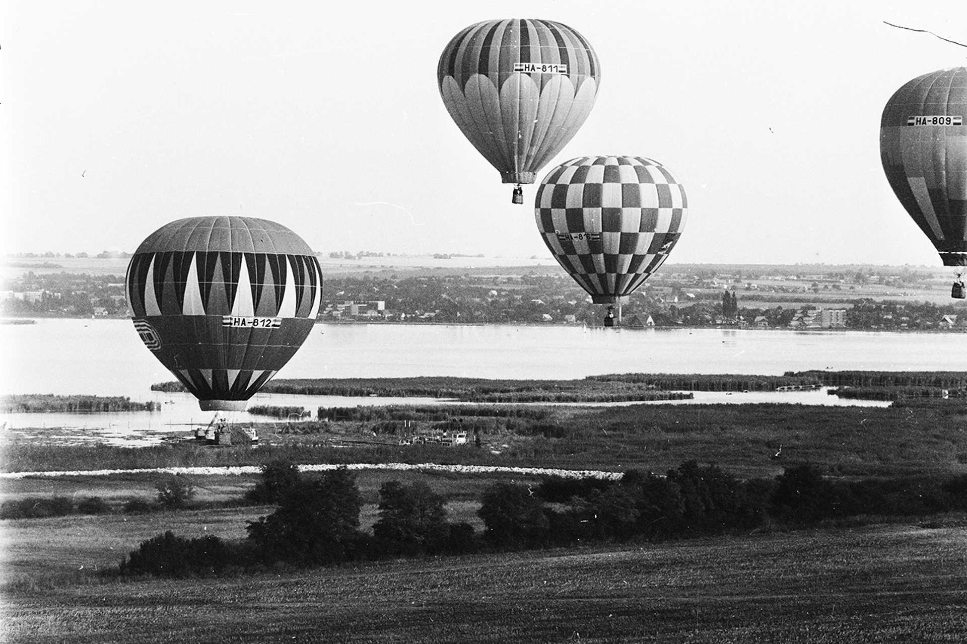 Hőlégballonok versenye, szemben Agárd, 1983.