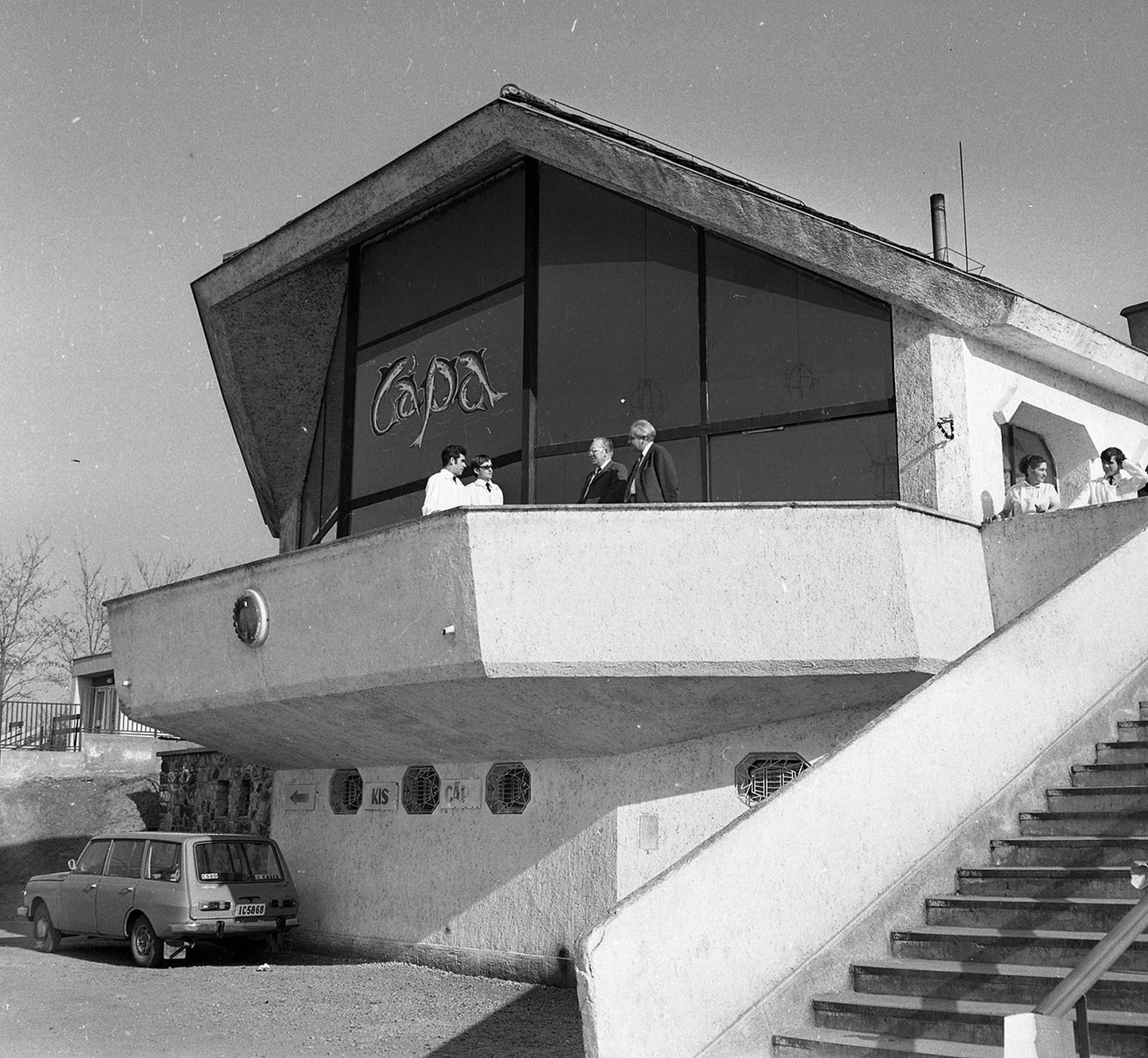 Cápa étterem, 1974.