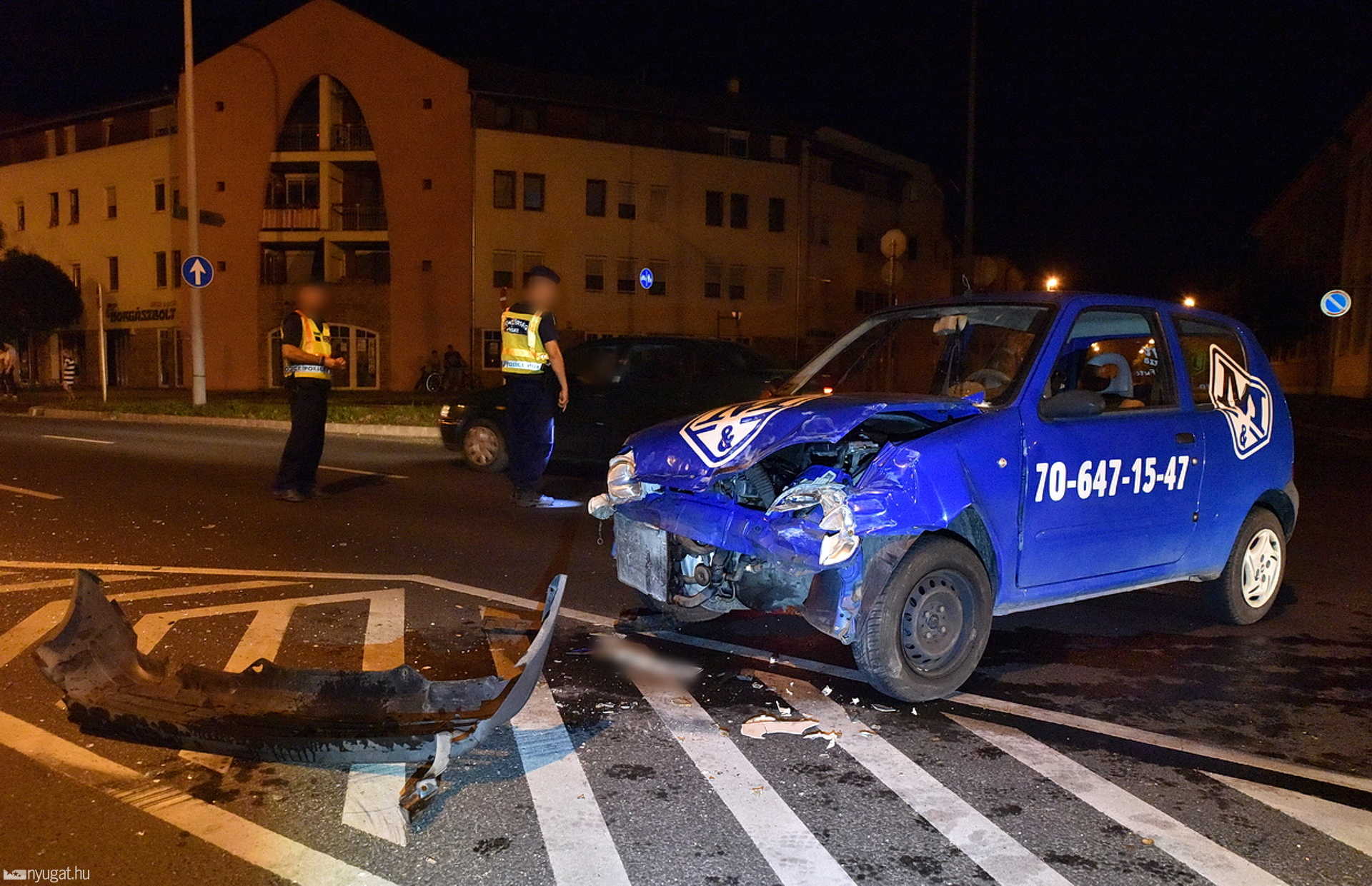 Figyelmetlen sofőr és gyorshajtó ételfutár autója ütközött Szombathelyen