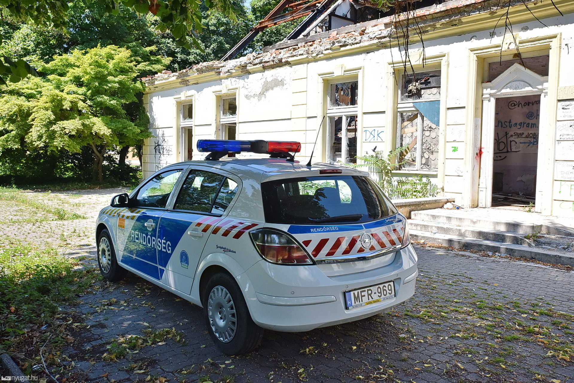 Szexuális zaklató miatt lepték el a rendőrök a Casino környékét Szombathelyen