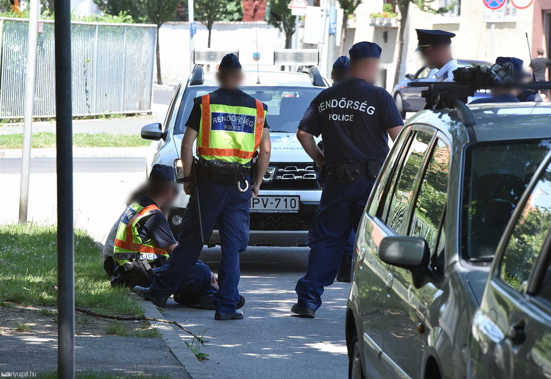Szexuális zaklató miatt lepték el a rendőrök a Casino környékét Szombathelyen