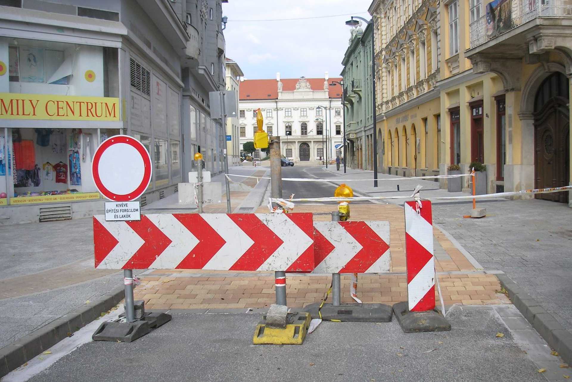 Széchenyi utca, felújítás miatt zárva