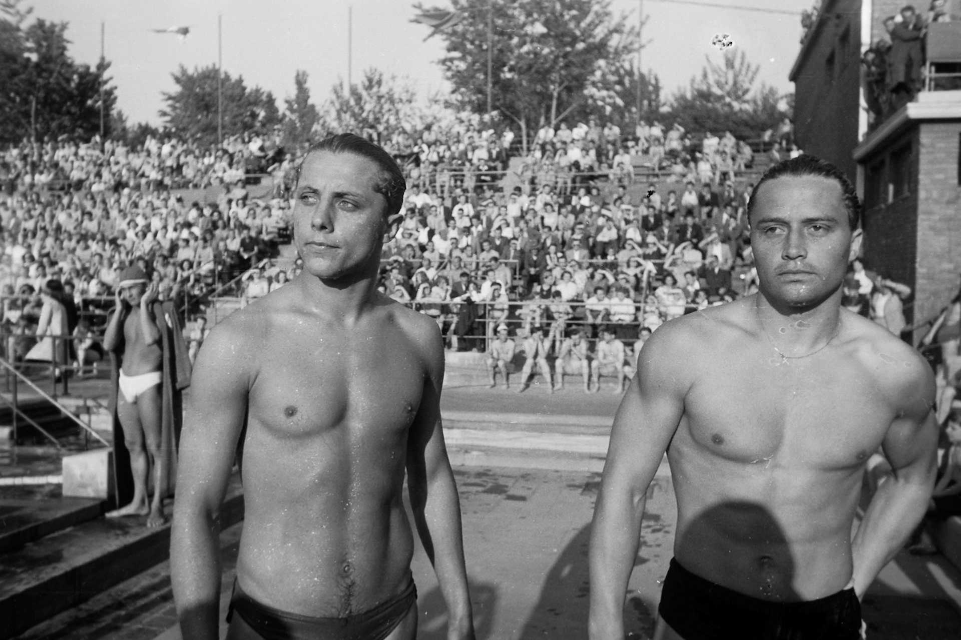 Szilárd Zoltán és Kádas Géza úszók az FTC 50 éves jubileuma alkalmából rendezett versenyen, 1949.