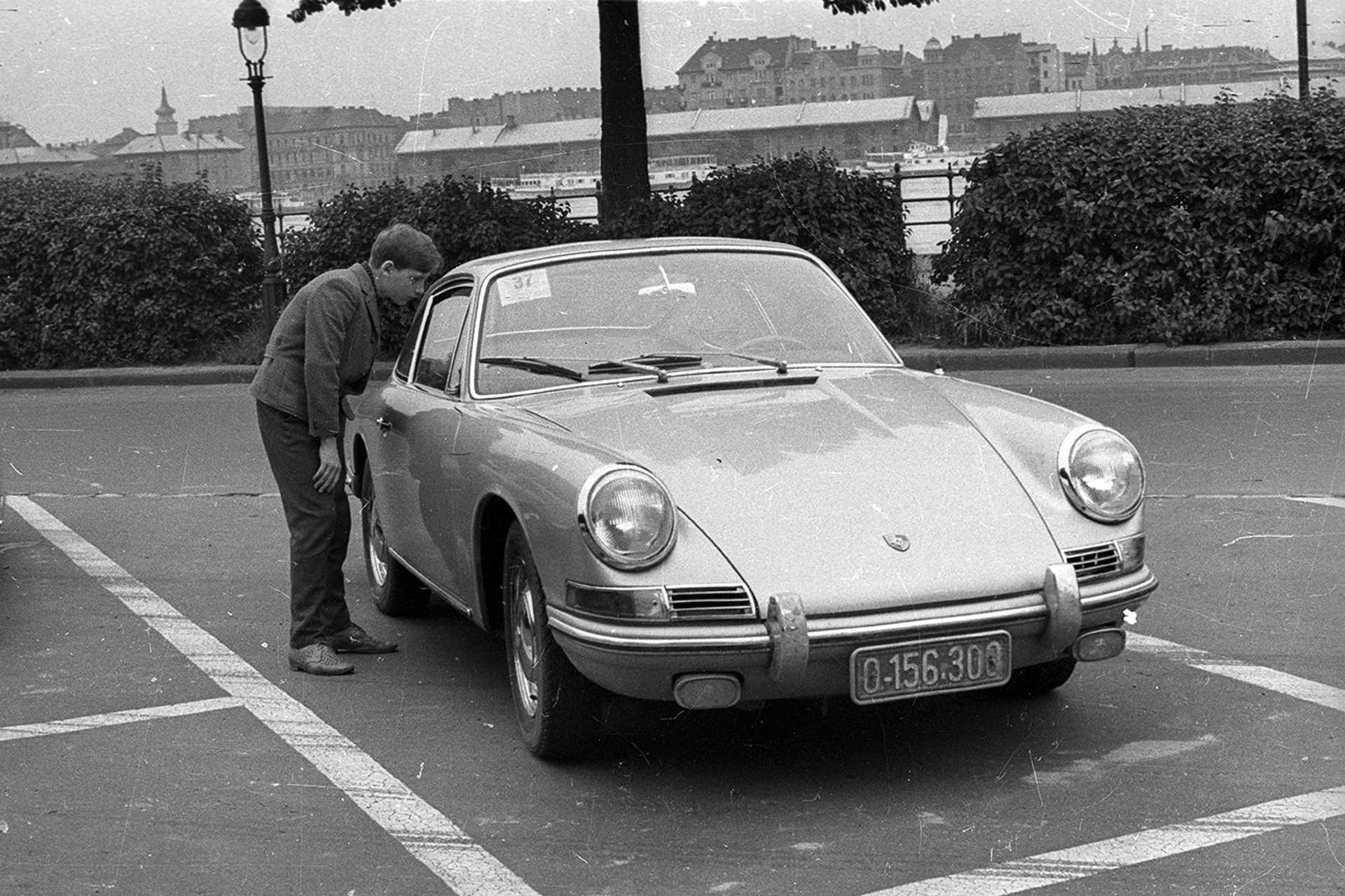 Műegyetem rakpart, Porsche 911