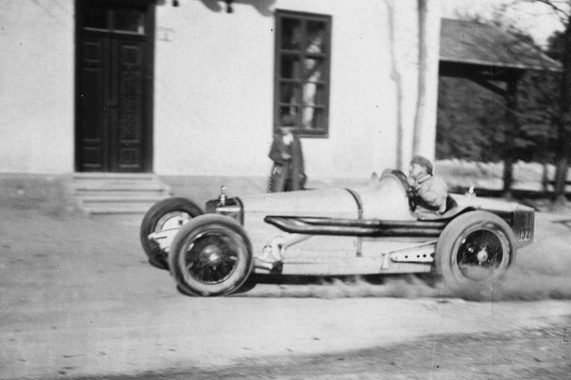 Steyr versenyautó az 1928-as svábhegyi verseny edzésén