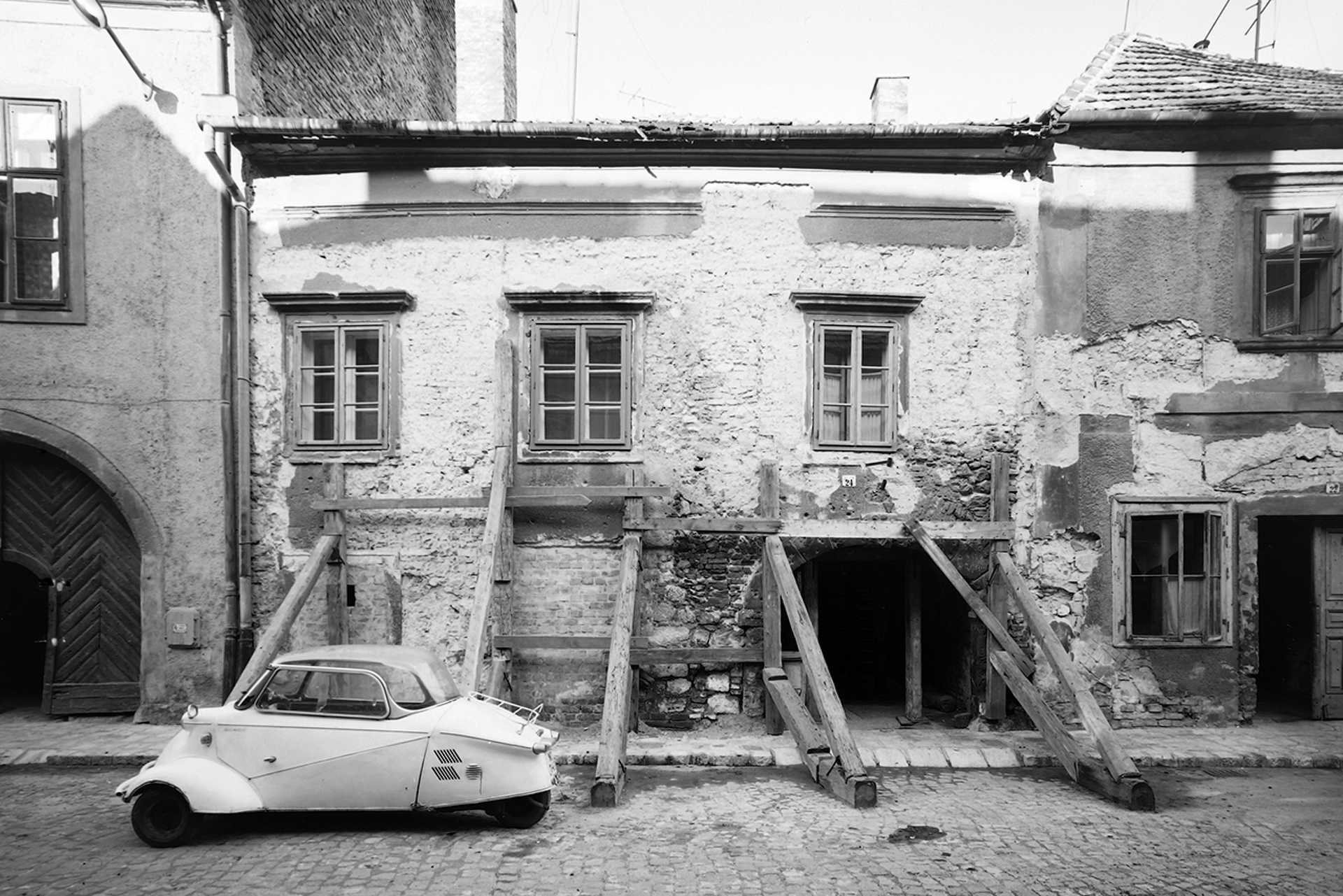 Messerschmitt Kabinenroller a soproni Új utca 24. előtt