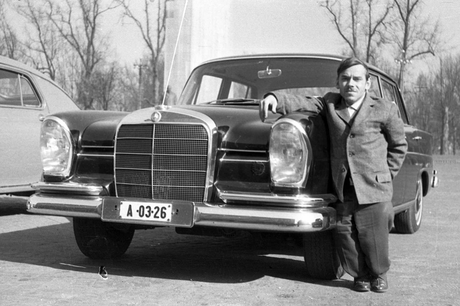 Felvonulási tér, Mercedes-Benz W111 típusú személygépkocsi