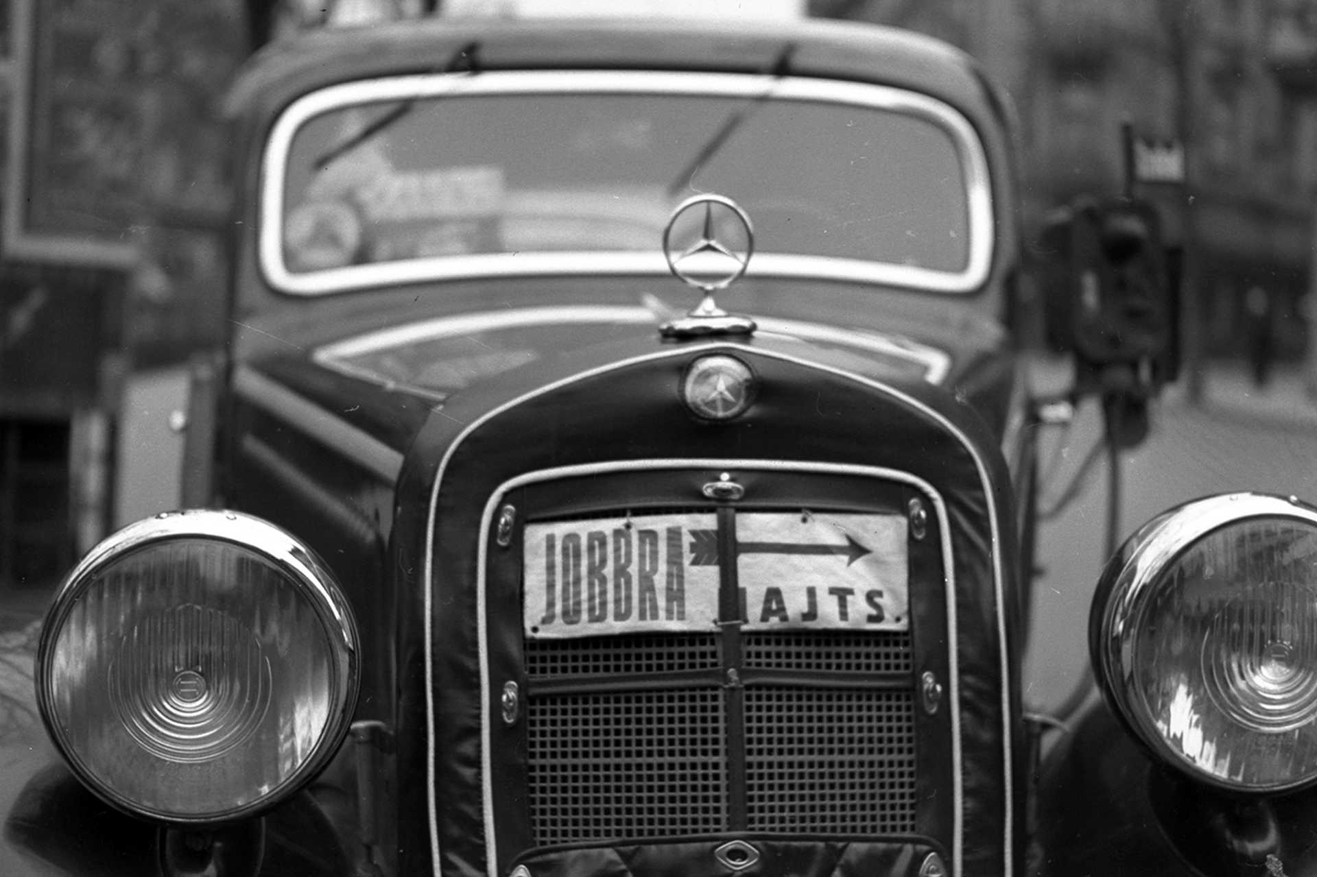 Mercedes taxi az Alagút utcában