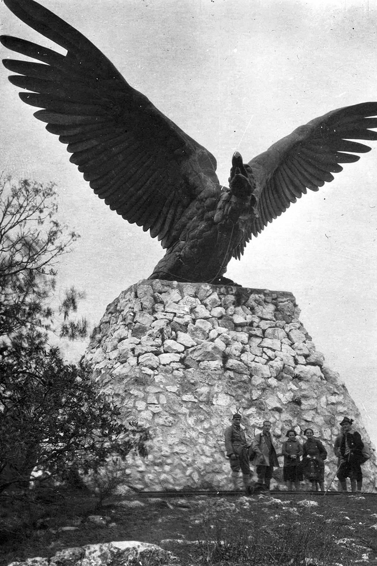 Tatabánya, Kő-hegy, Turul-emlékmű 