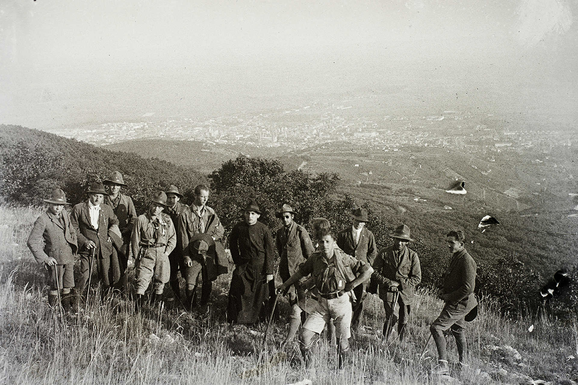 Mecsek, háttérben Pécs