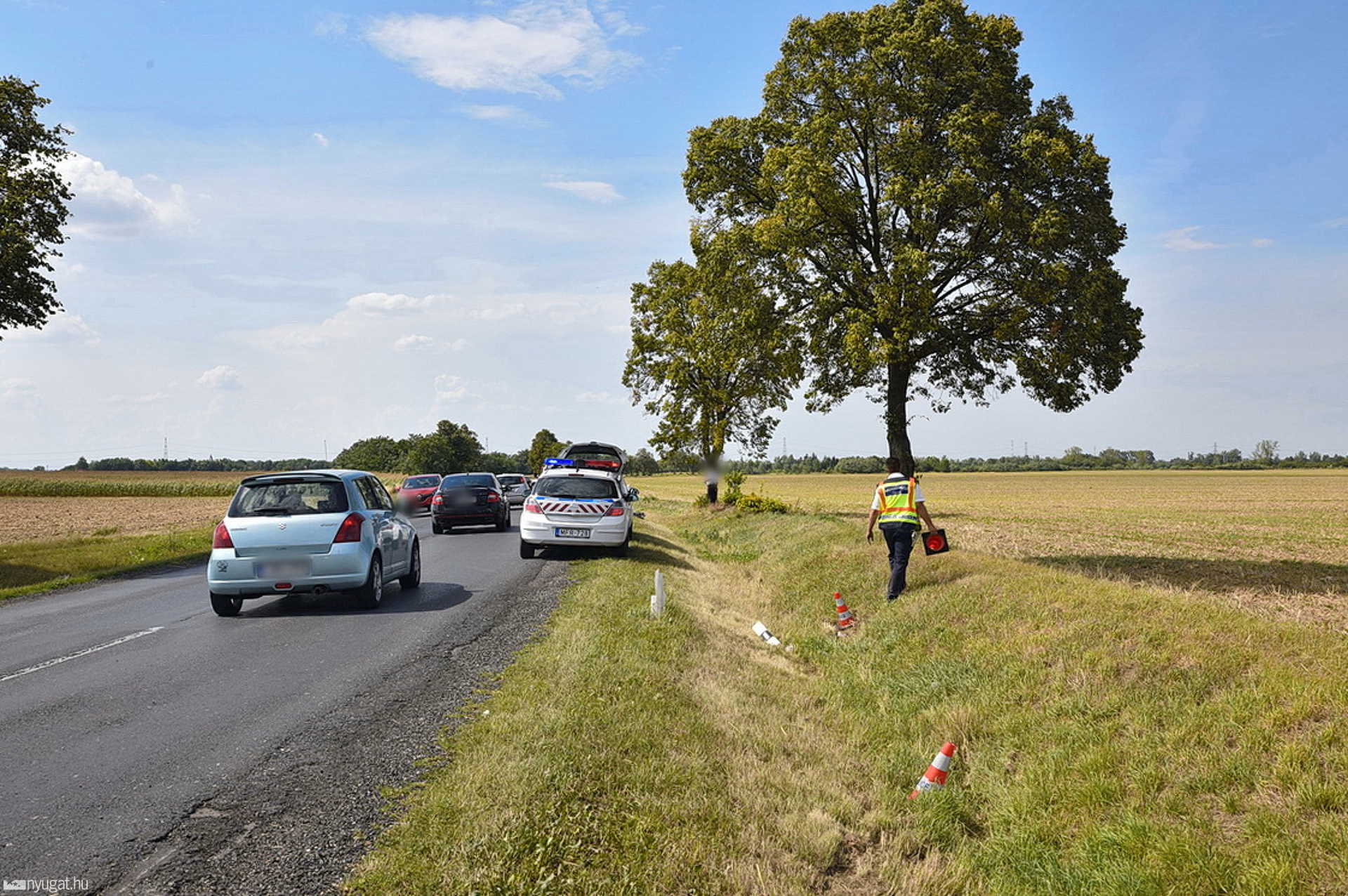 Kiegyenesítette a kanyart - szántóföldön állt meg a Honda motor