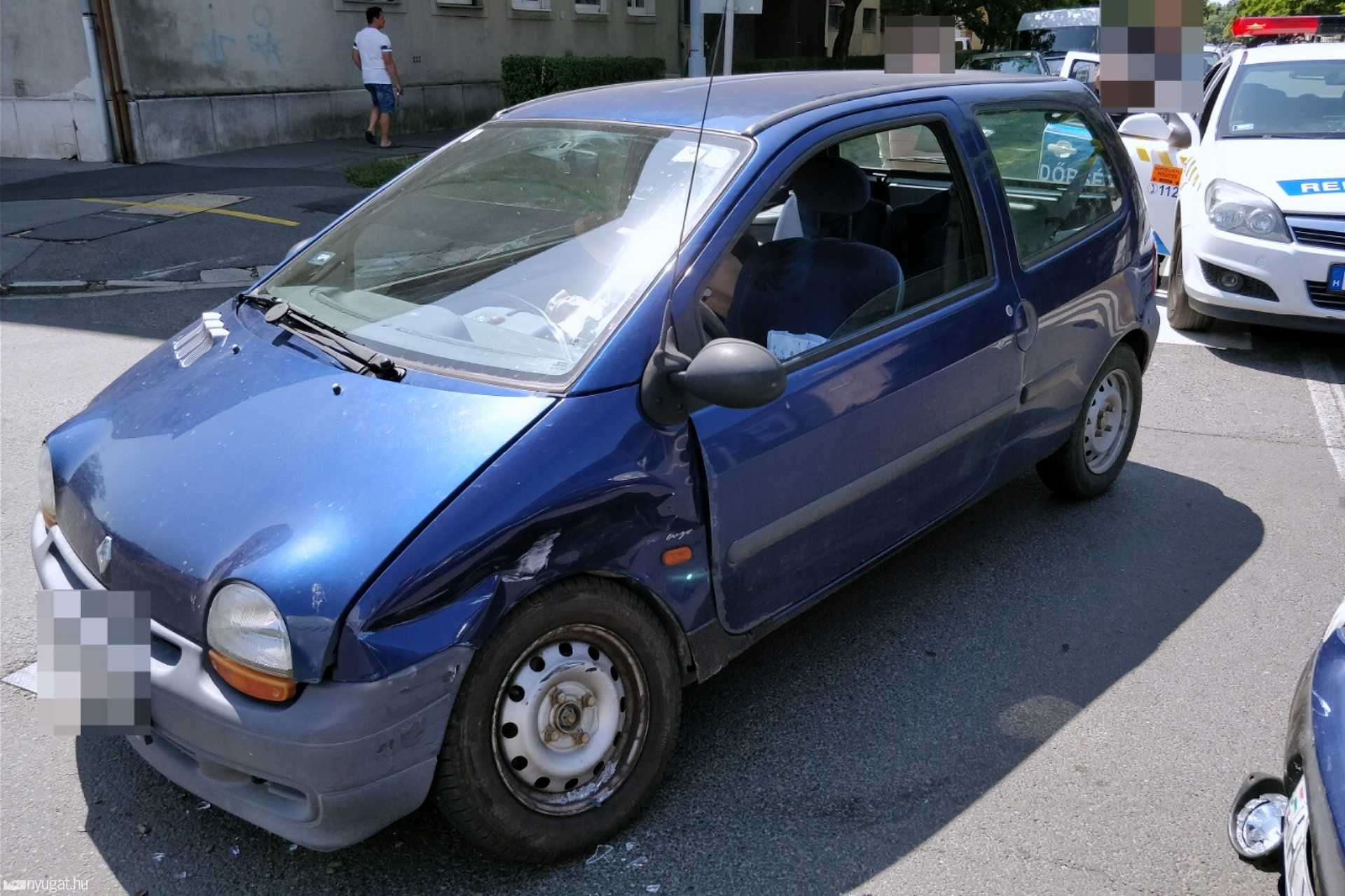 Két Renault ütközött Szombathelyen