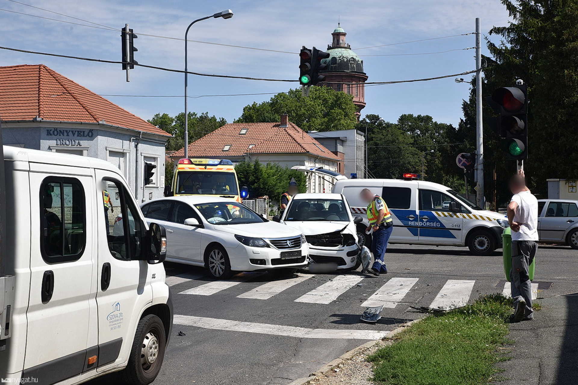 Baleset telezöldnél Szombathelyen