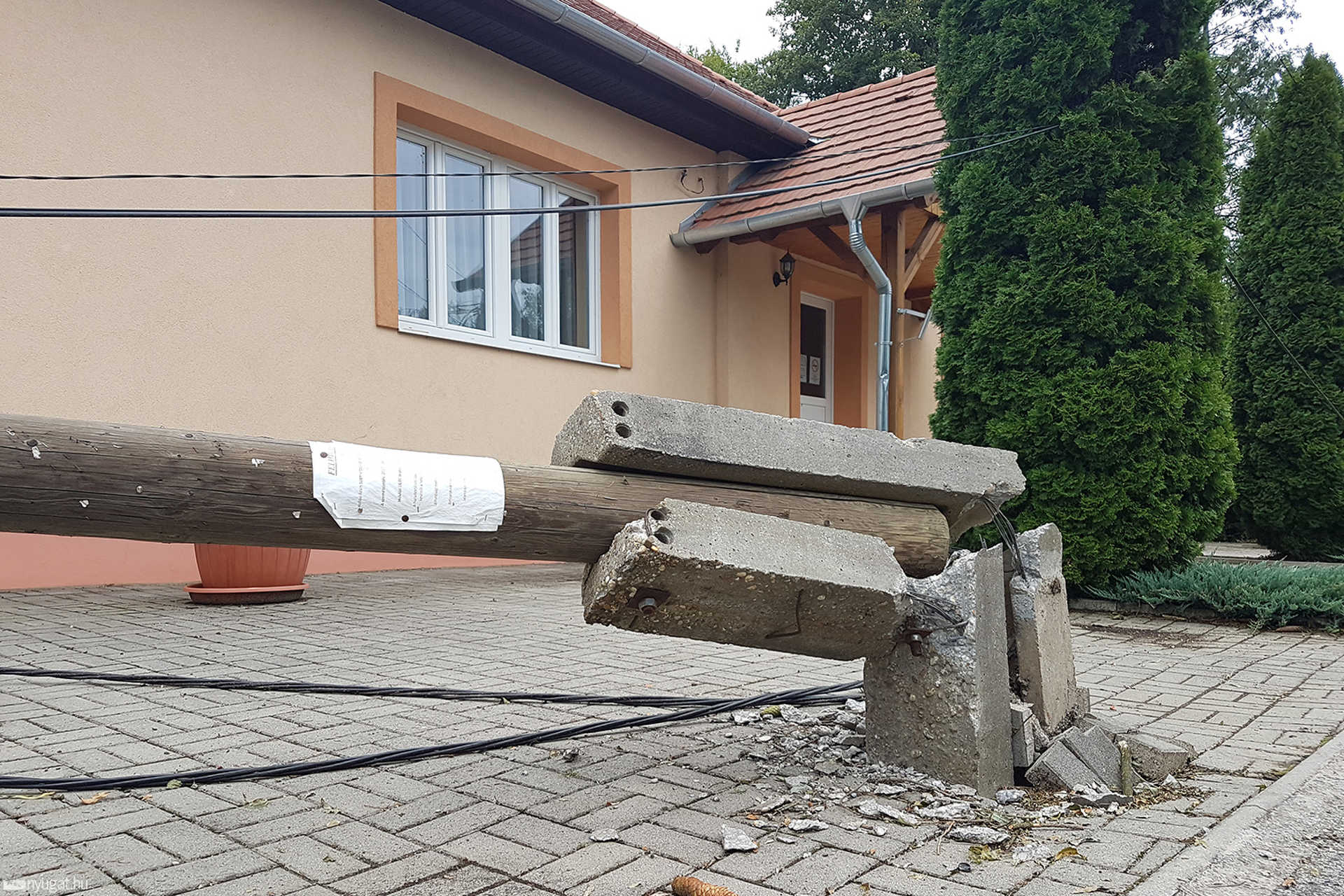 A vihar pusztítása Bajánsenyén