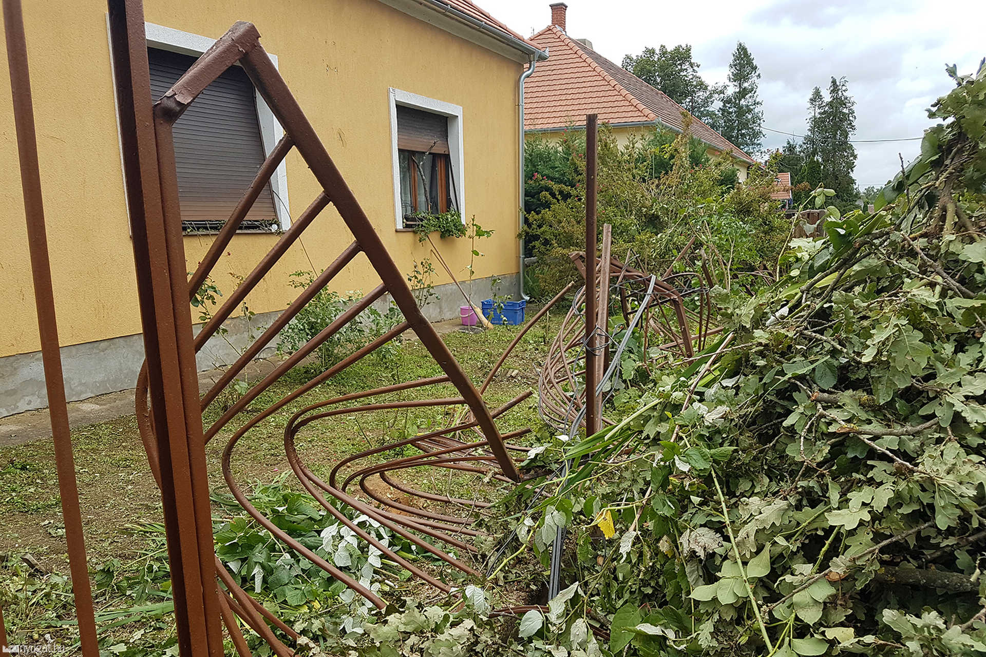 A vihar pusztítása Bajánsenyén