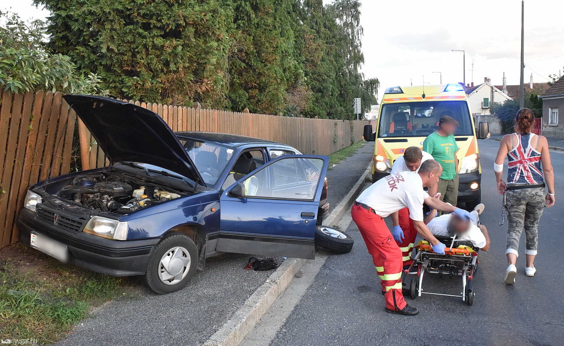 Kerítés fogta meg a Racert