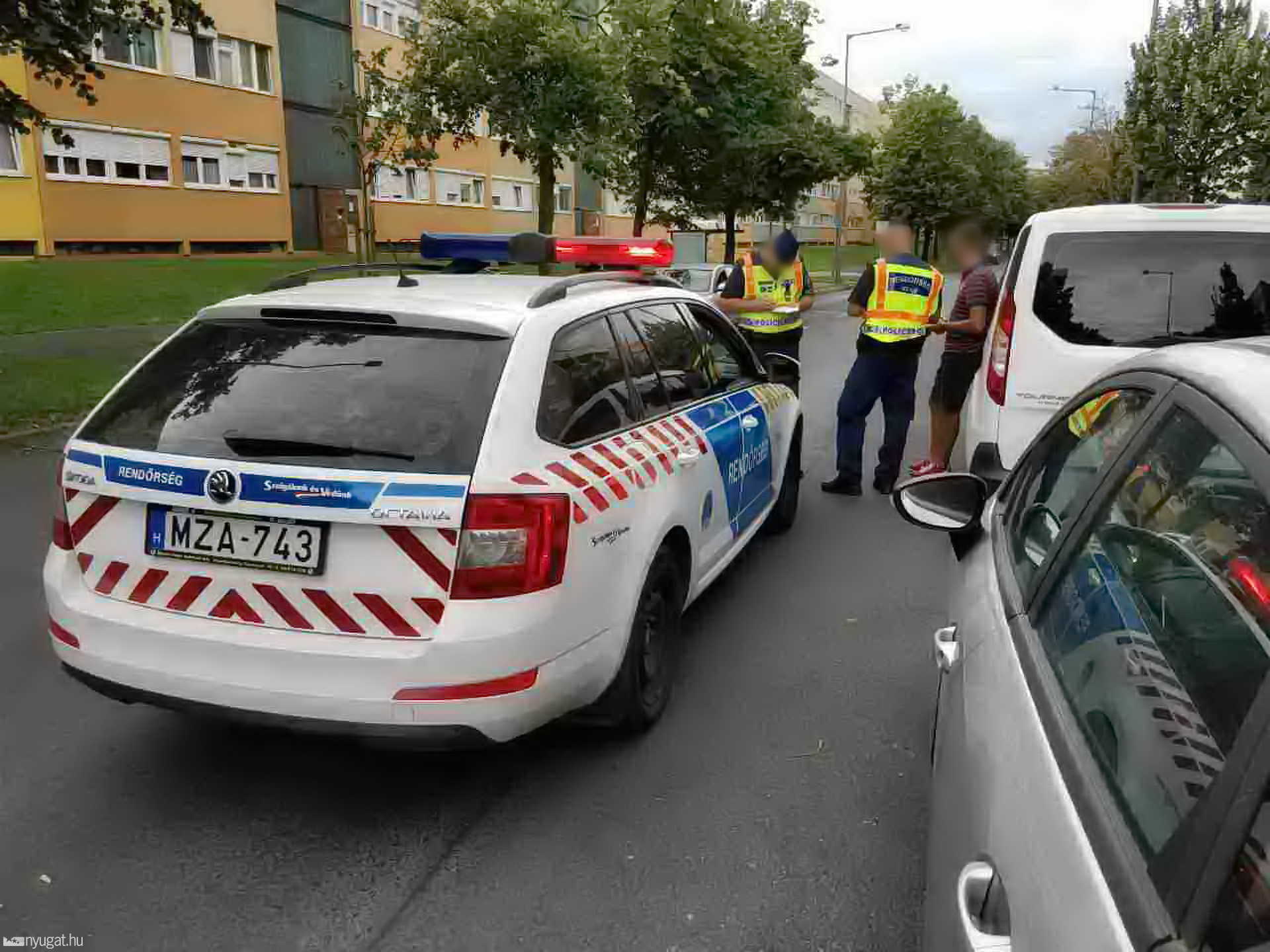 Autóajtó ütötte el a biciklist