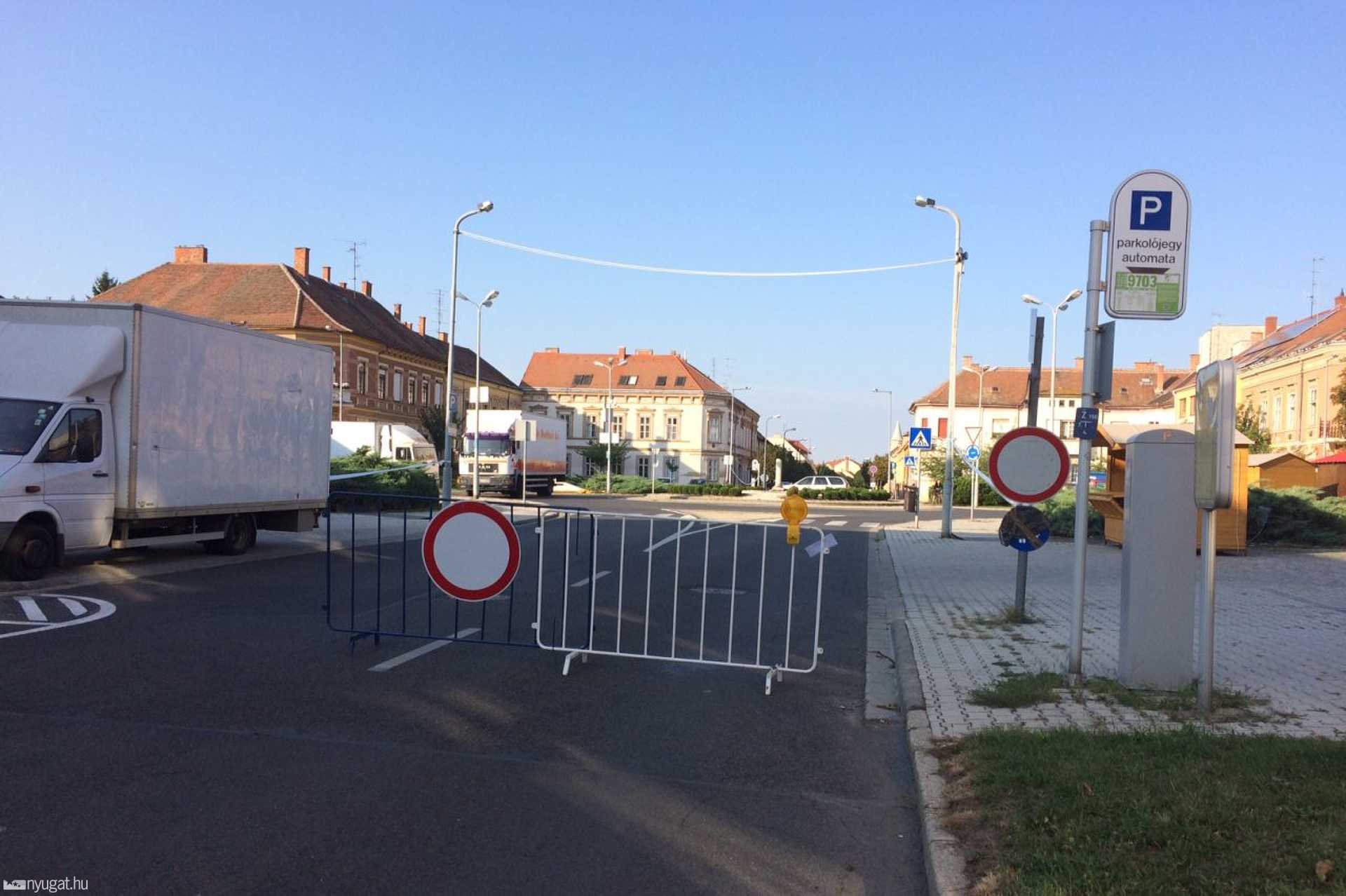 Batthyány tér, a Borok utcájának déli vége
