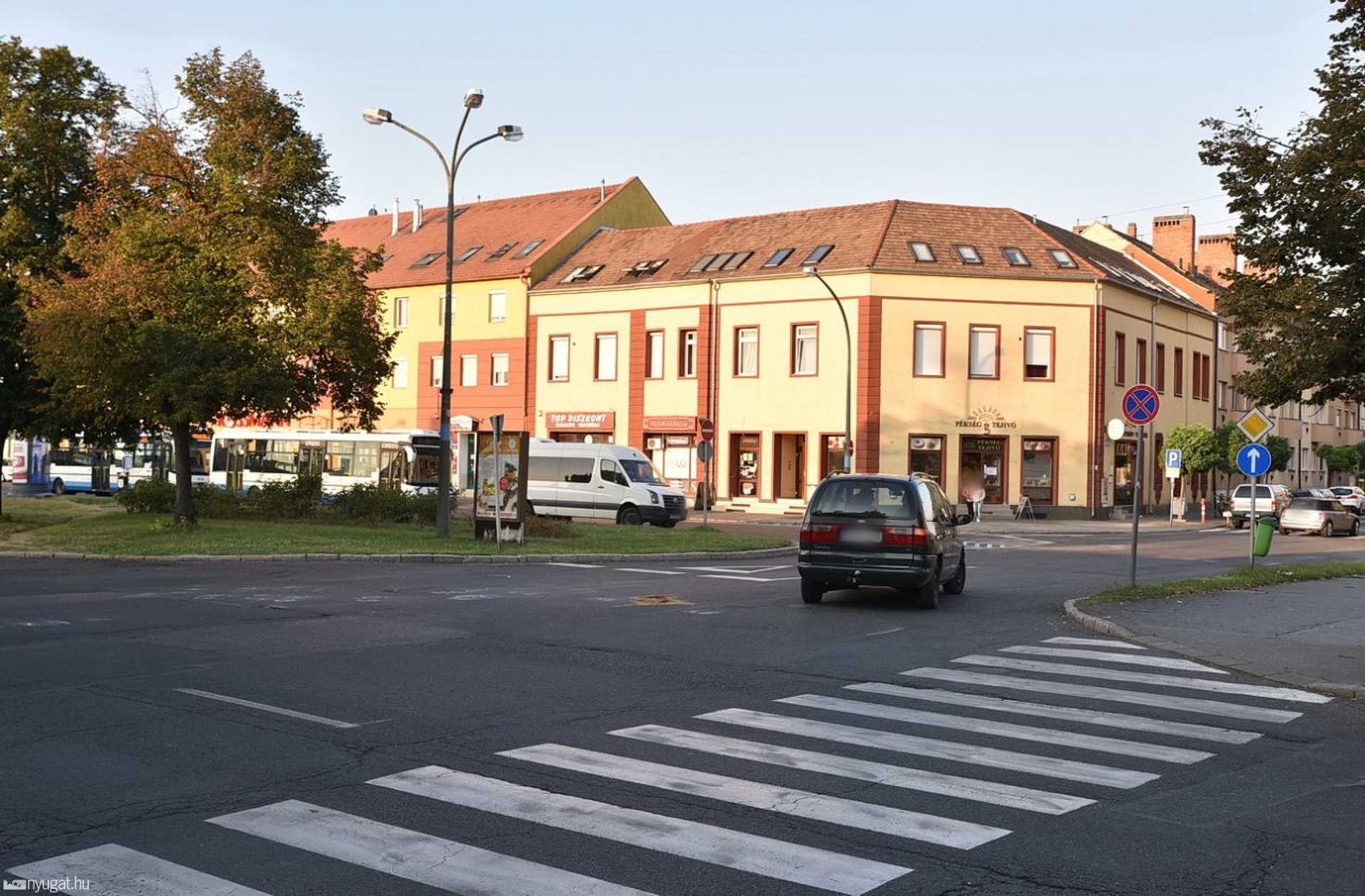 Távolsági busz sodorta el a kerékpárost Szombathelyen